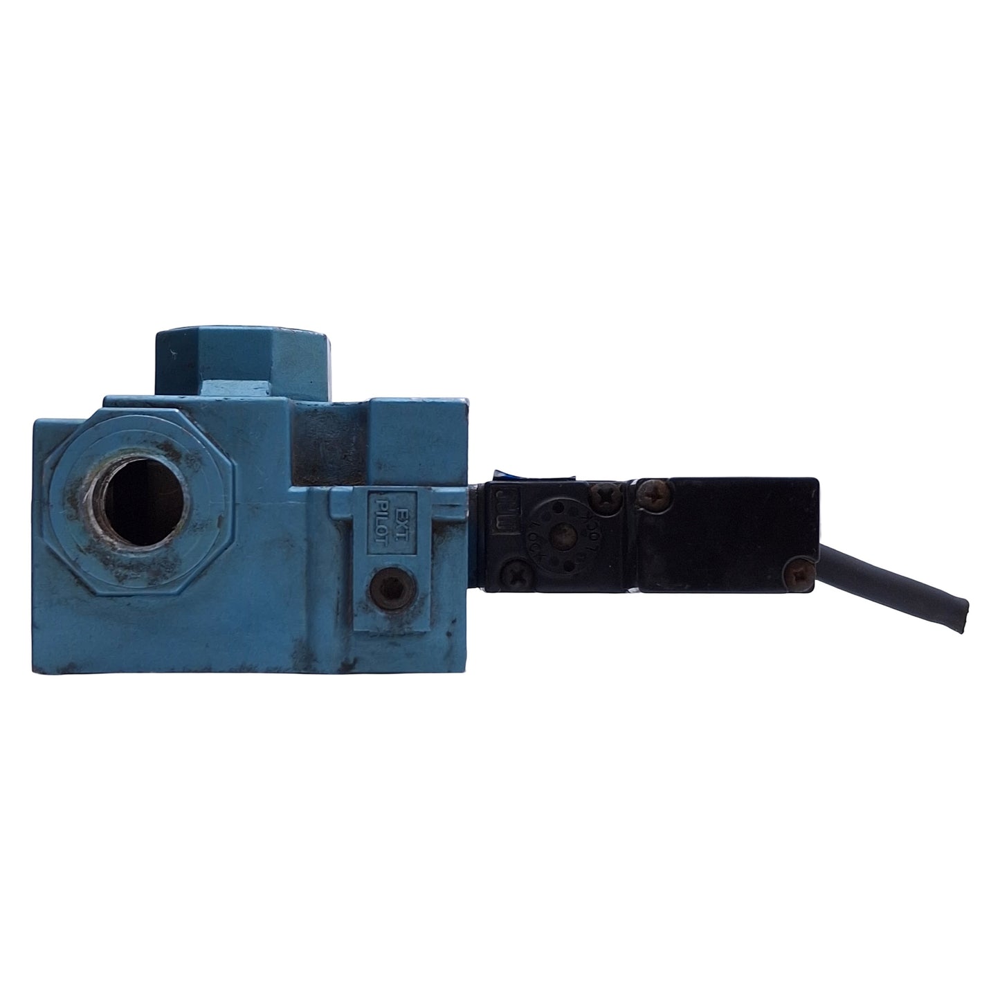Used MAC 56C-13-111AA Solenoid Valve 3-Position 2-Way, 1/2" NPT Port, 120VAC Coil
