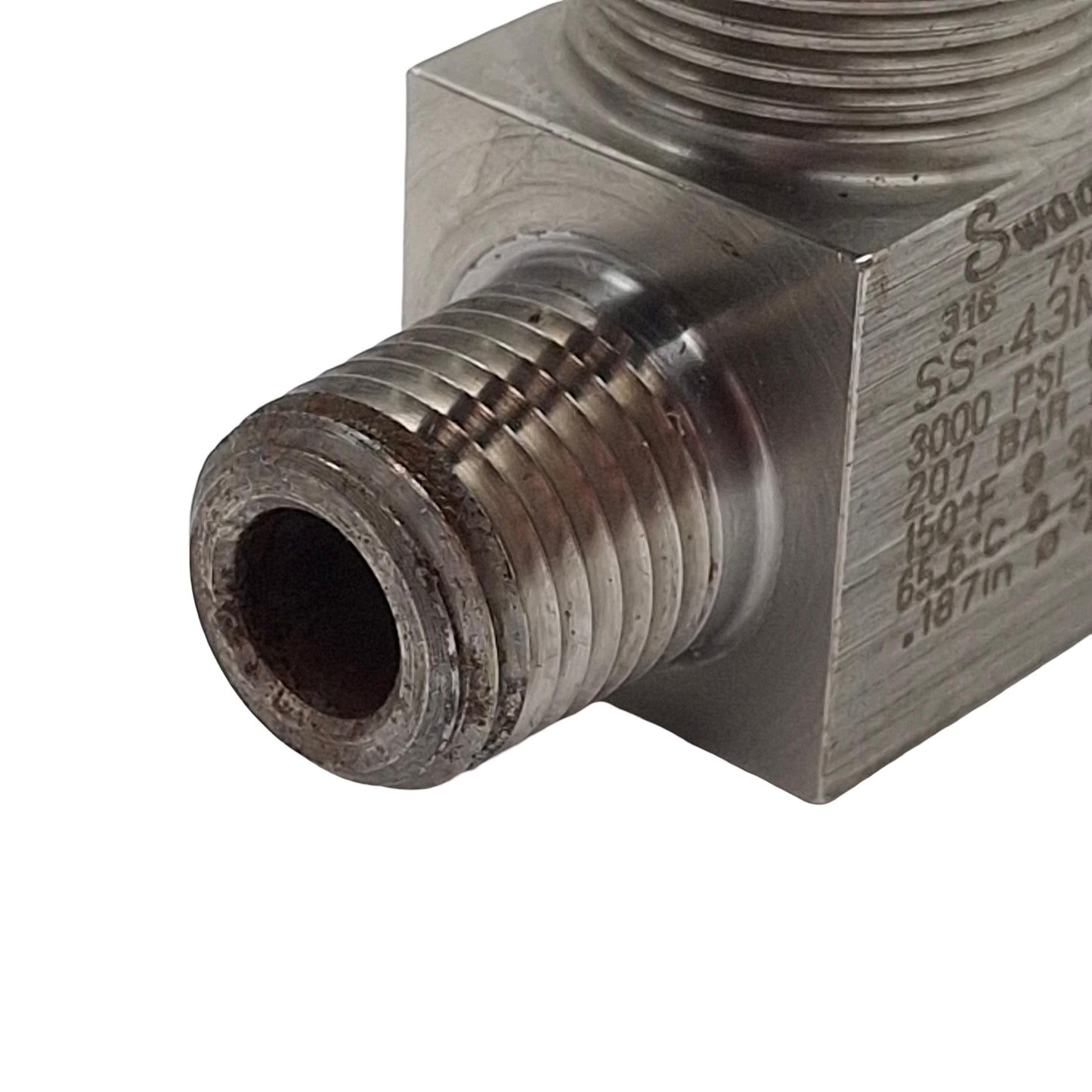 Used Swagelok SS-43M4-S4 316 Stainless Ball Valve, 1/4in NPT x 1/4in Tube Fitting
