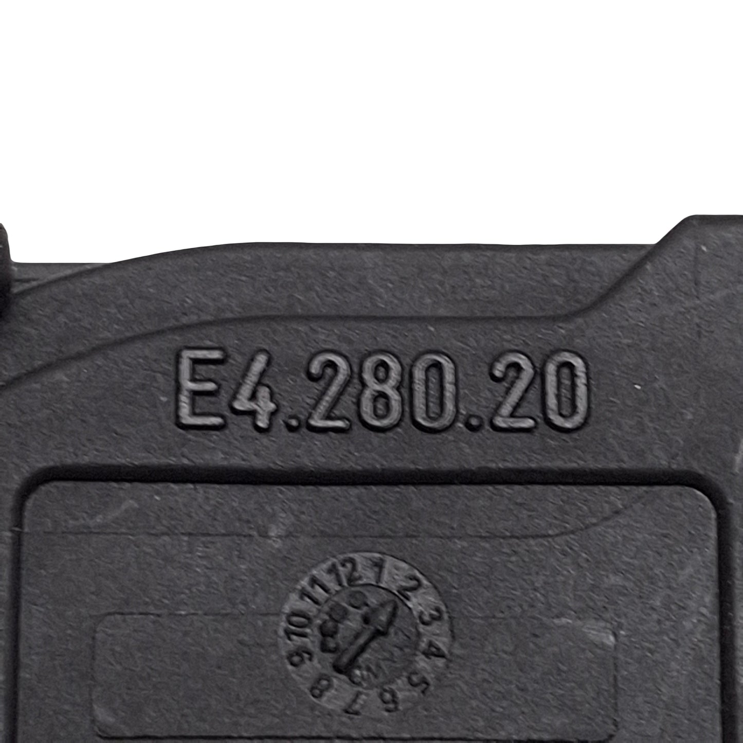 Used Igus E4.28.052.125.0 Energy Chain, 52x28mm Inner, ø125mm Bend, 26-Link + Ends