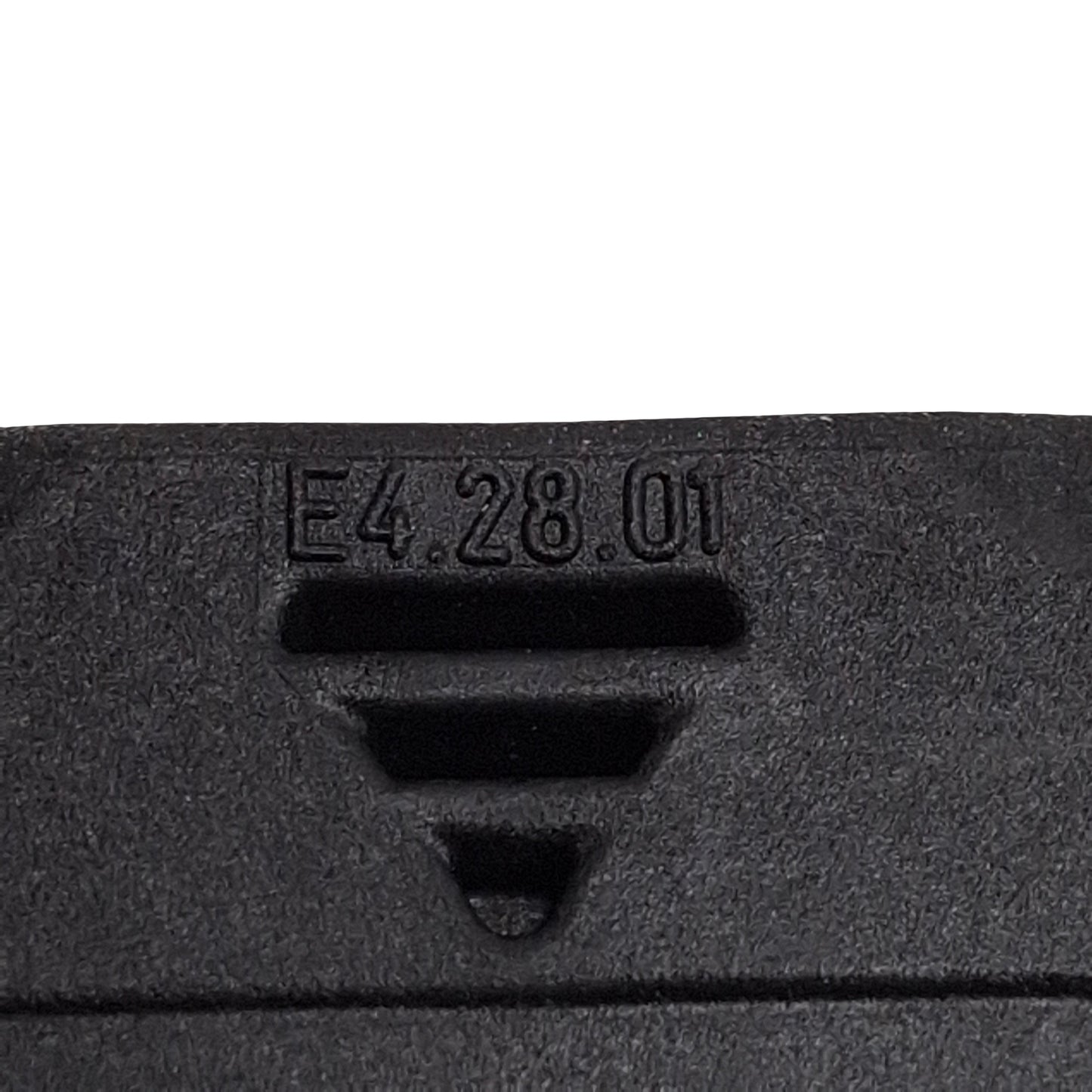 Used Igus E4.28.052.125.0 Energy Chain, 52x28mm Inner, ø125mm Bend, 26-Link + Ends