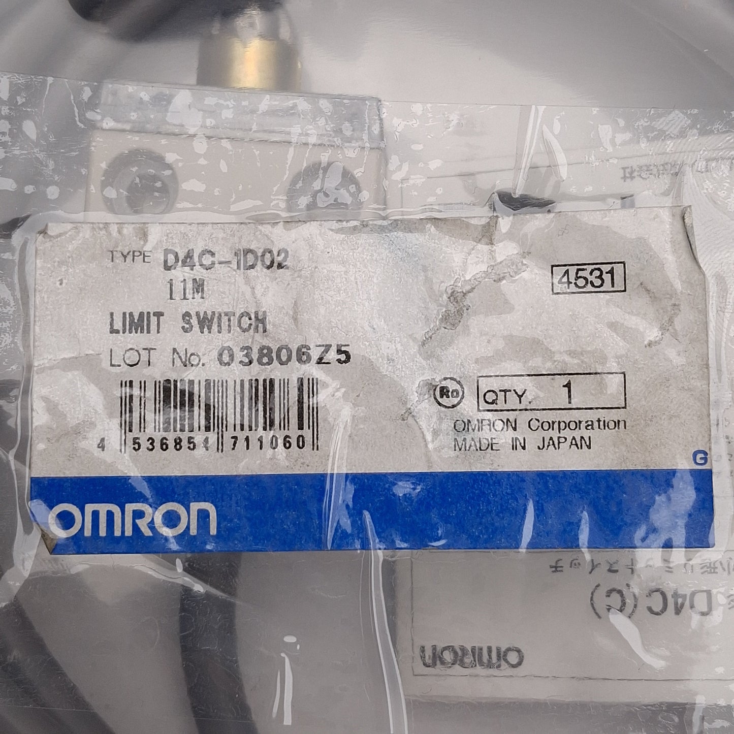 New Omron D4C-1D02 Limit Switch, Roller Plunger, SPDT, 5A 250VAC / 4A 30VDC, 11m