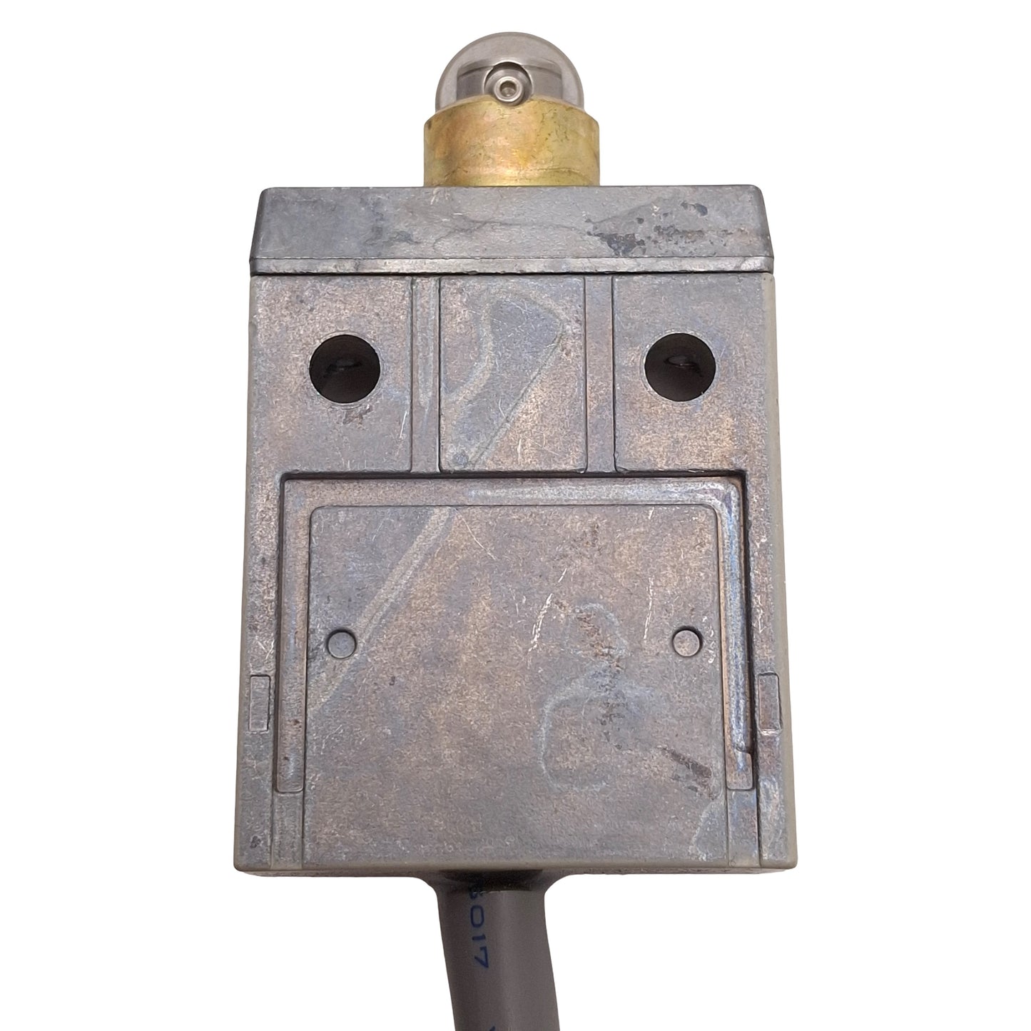 New Omron D4C-1D02 Limit Switch, Roller Plunger, SPDT, 5A 250VAC / 4A 30VDC, 11m