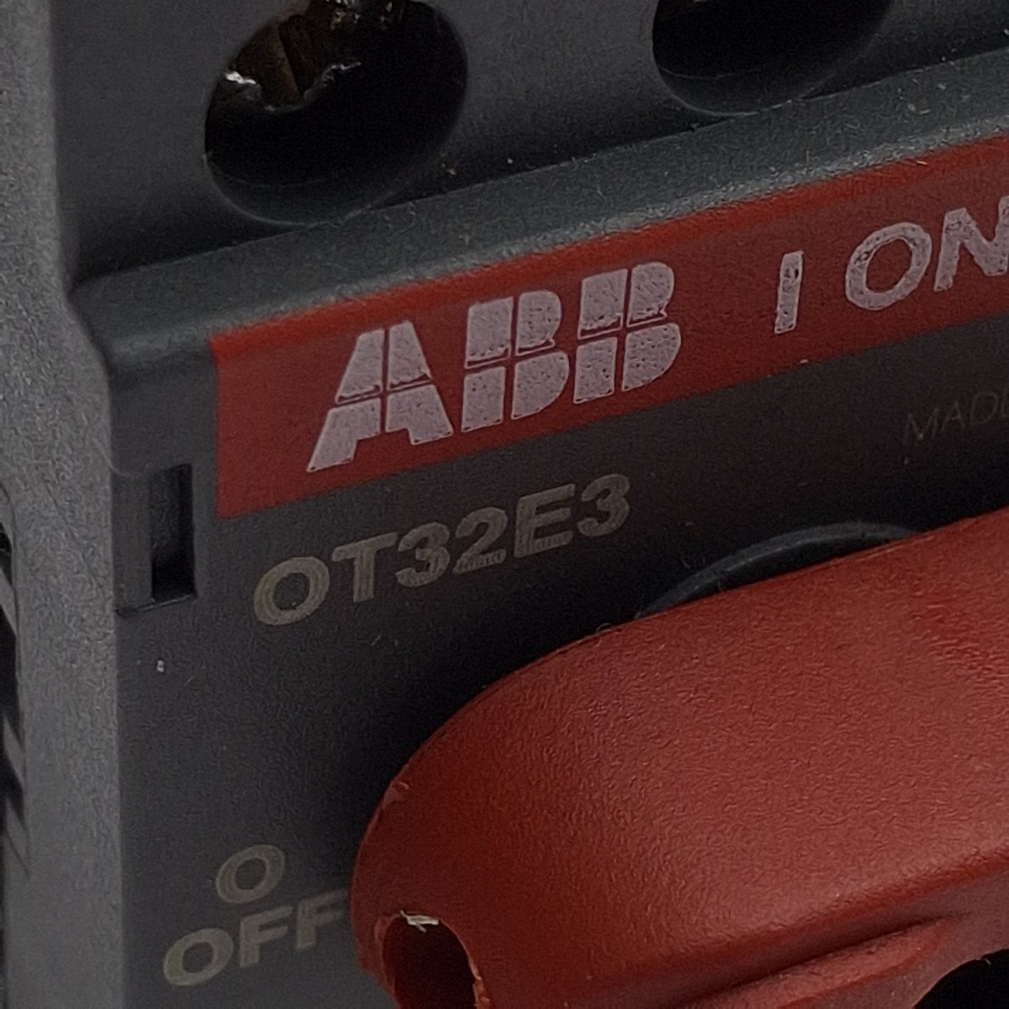 Used ABB OT32E3 Disconnect Switch, 3-Pole, 40A 600VAC, DIN Rail Mount, 6in Extension