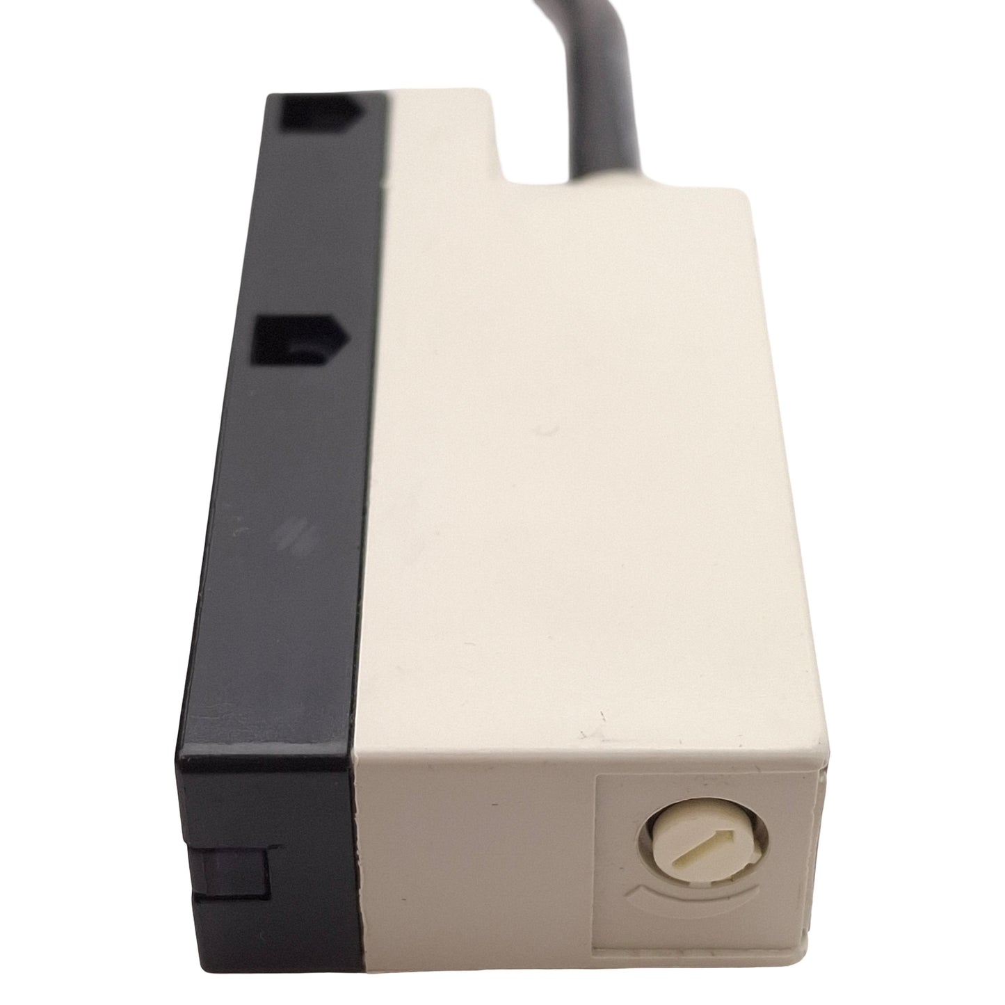 New – Open box Telemecanique XUL-H153538L05 Photoelectric Sensor, PNP, 0.05-0.15m, 12-24VDC