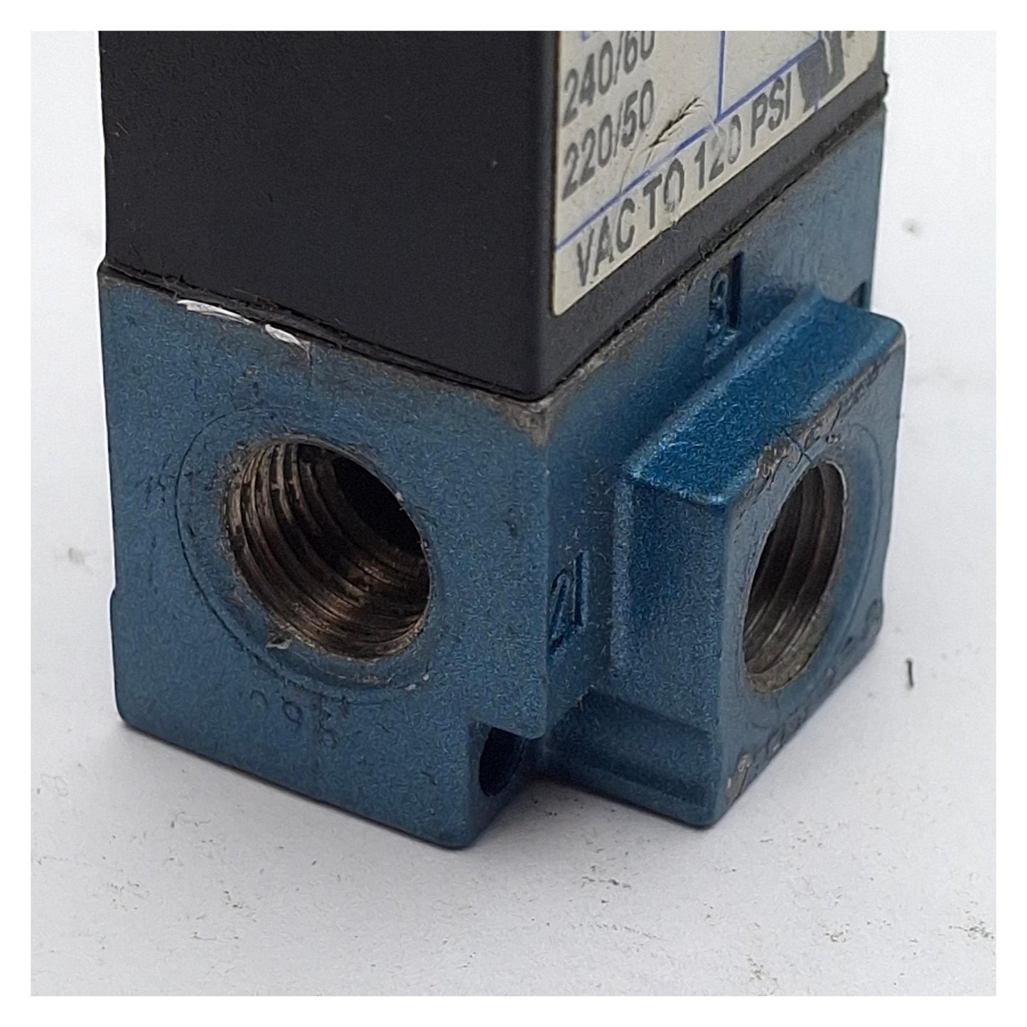 Used Mac 45A-AA1-DABJ-1KA Solenoid Valve 4/2-Way 1/8" NPT Vac-120psi, 220/240VAC Coil