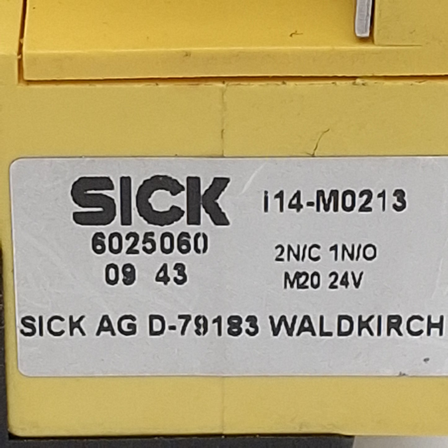 Used Sick i14-M0213 Safety Interlock Switch, 2N.C/1N.O, 1000N Max, 24VDC 2A, M20 x 1