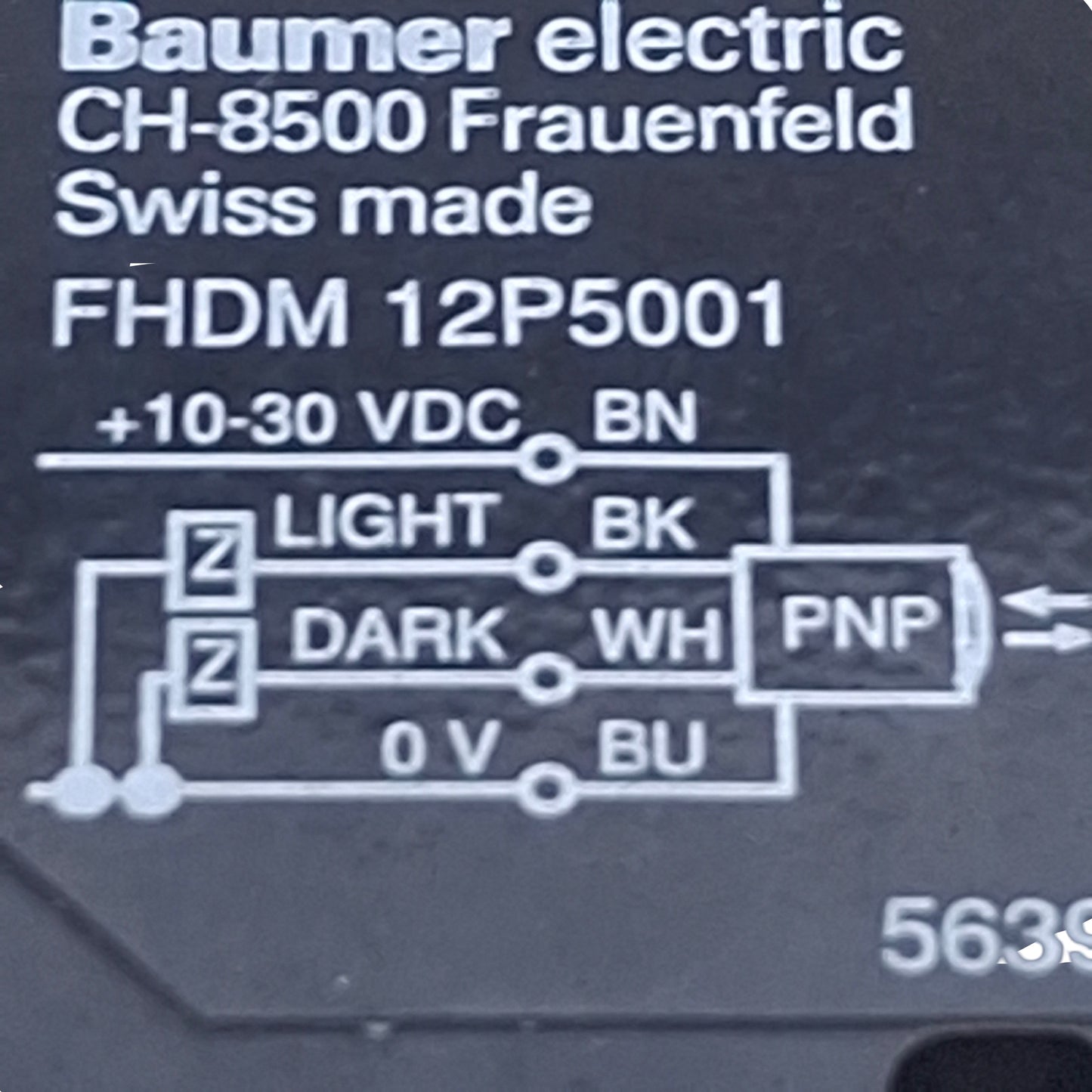 Used Baumer Electric FHDM 12P5001 Photoelectric Sensor PNP, 15-300mm Range, 10-30VDC
