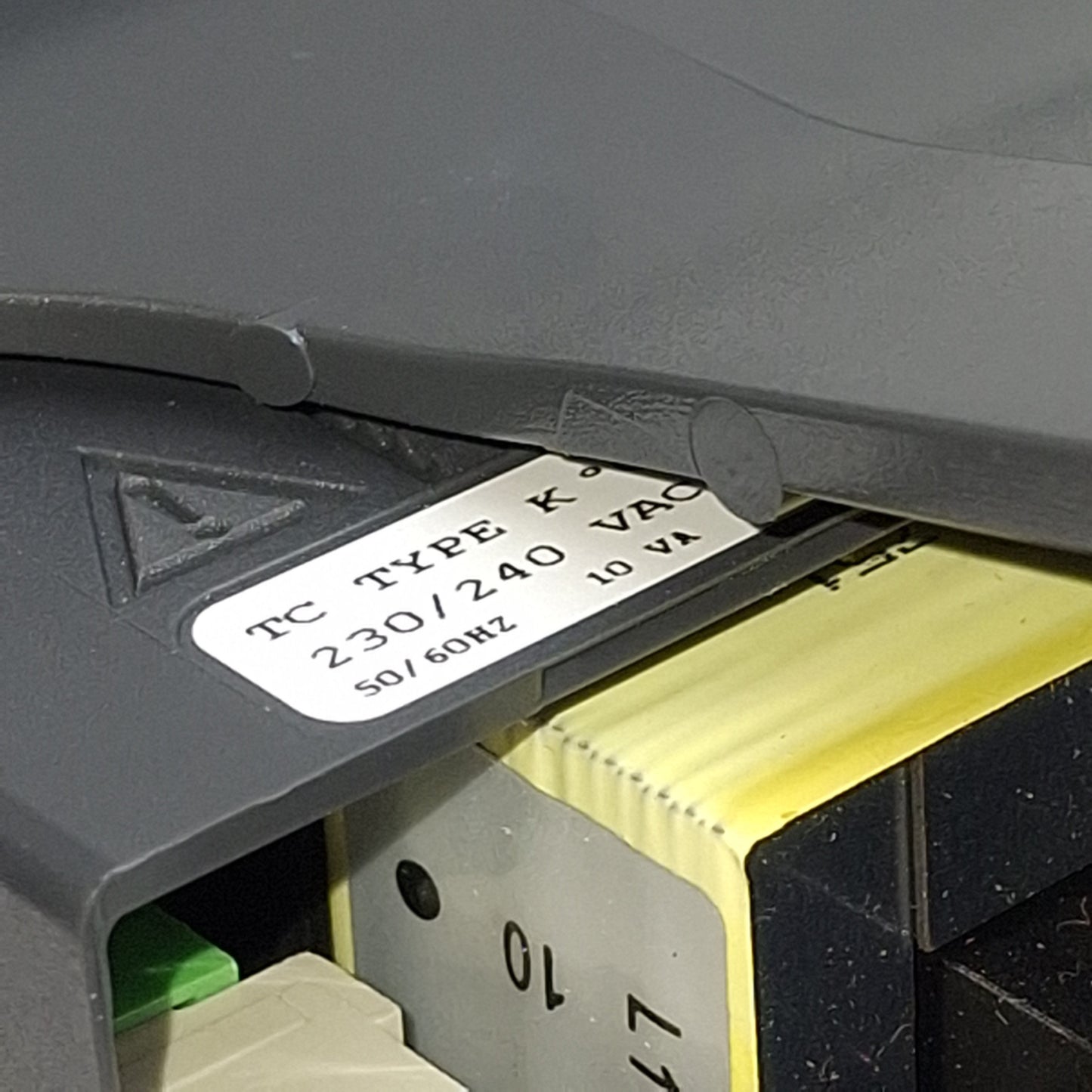 Used Watlow LVE6LW0000999A Temperature Limit Controller, Type K, 230-240VAC, DIN Rail