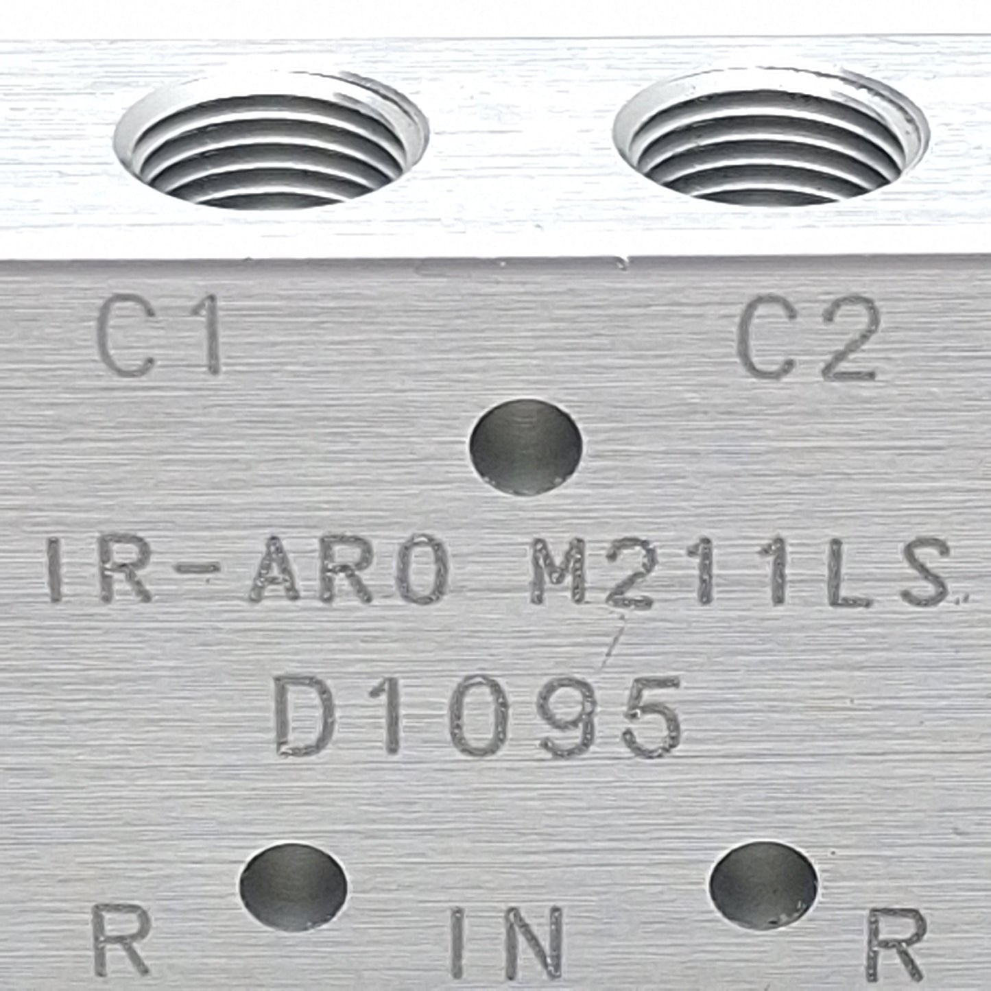 Used Ingersoll Rand IR-ARO M211LS Toggle Air Control Valve 4/2-Way, 1/8in NPT, 150psi