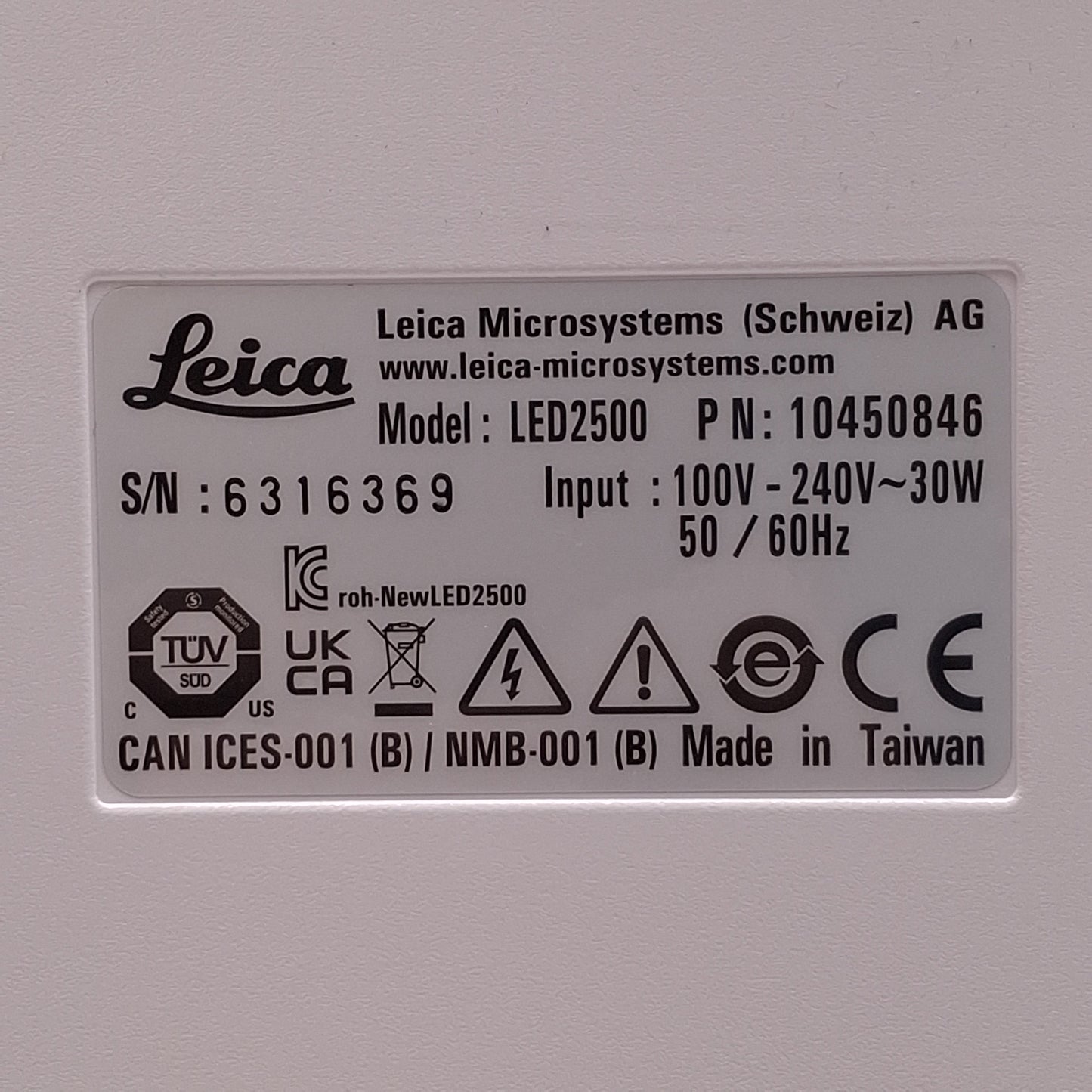 New – Open box Leica LED2500 Transmitted/Incident Light Base 331mm x 257mm Base, 100-240VAC