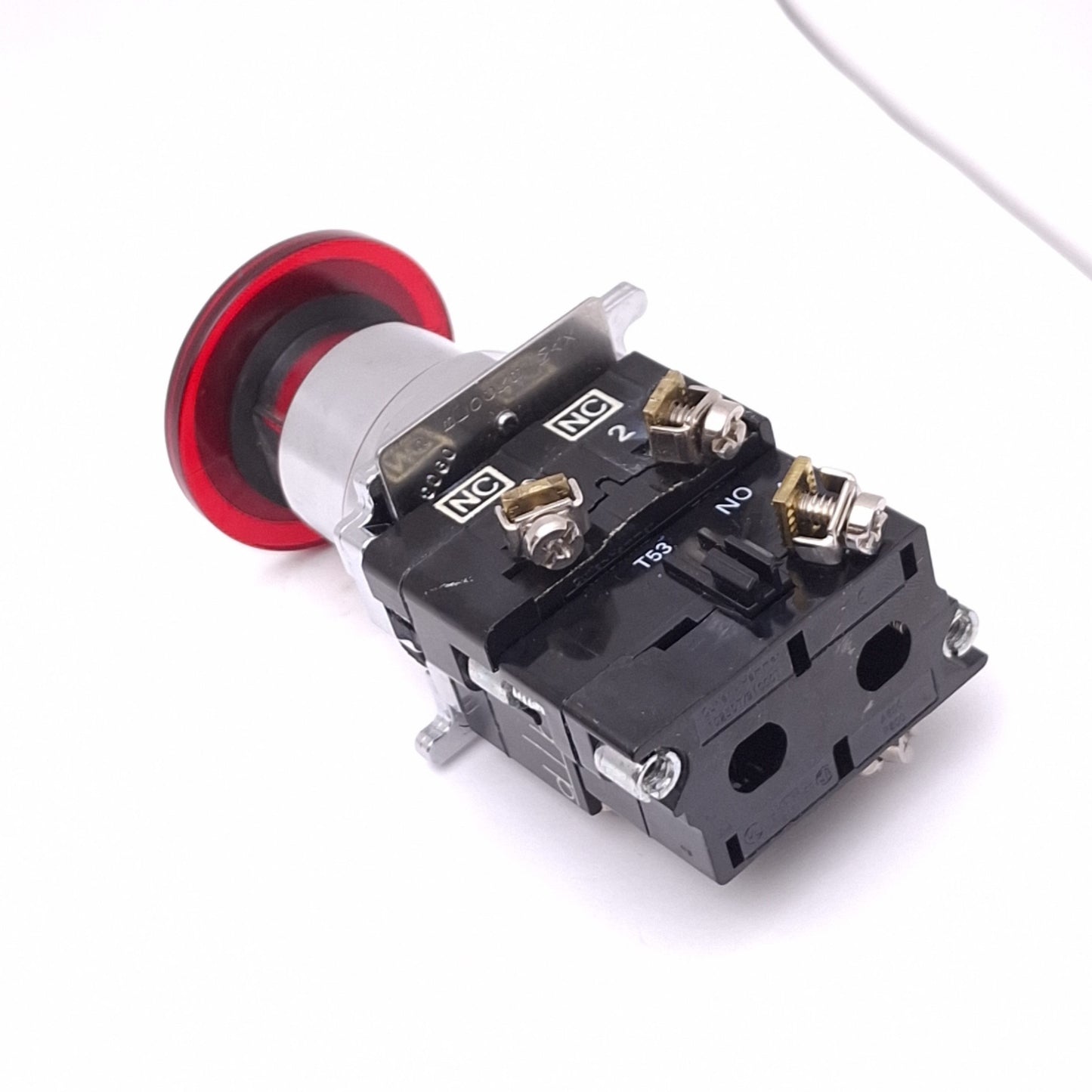 Used Eaton 10250T5B63-3 Red Push/Pull E-Stop Button, 30.5mm, 2NC 1NO, 600V Max