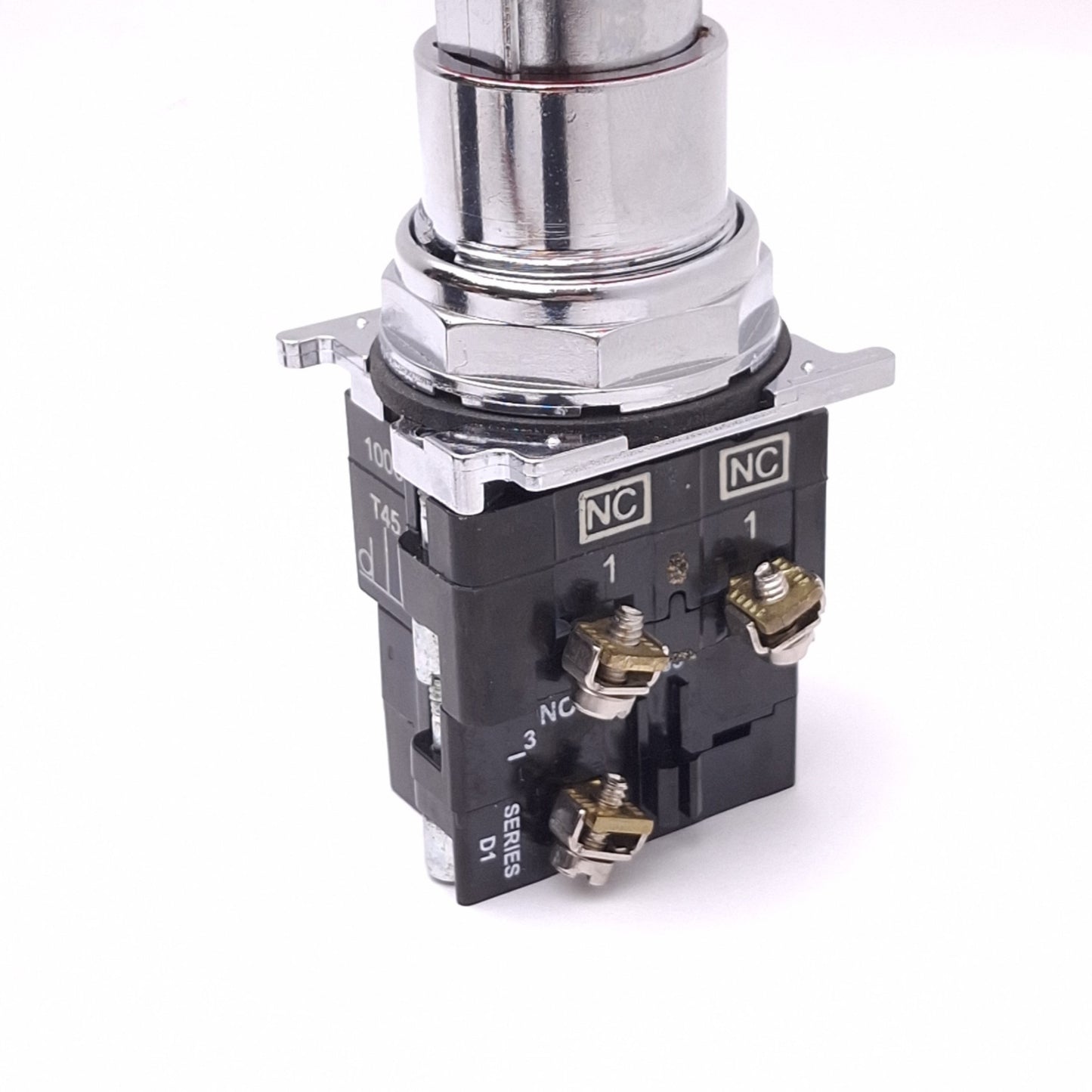 Used Eaton 10250T5B63-3 Red Push/Pull E-Stop Button, 30.5mm, 2NC 1NO, 600V Max