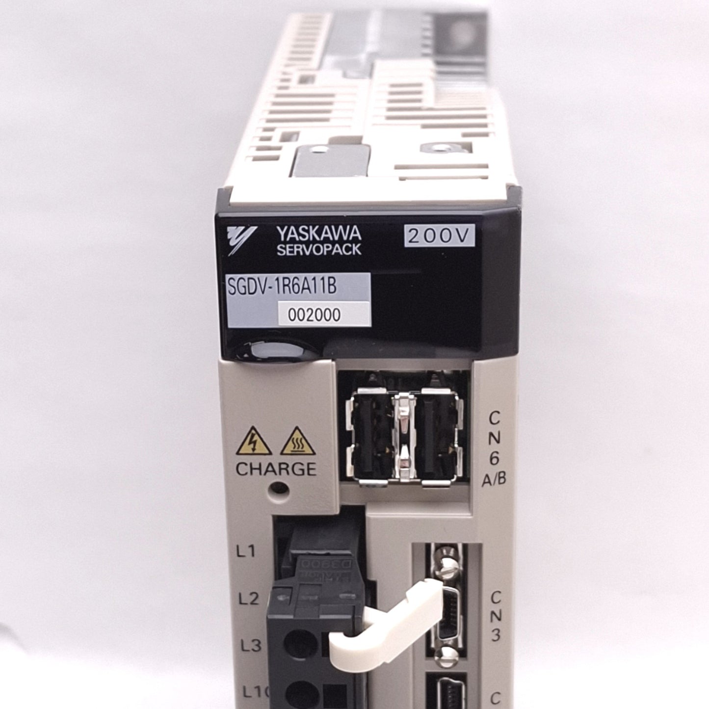 Used Yaskawa SGDV-1R6A11B002000 SERVOPACK AC Servo Drive, 3-ph 0-230VAC 0-400Hz 200W