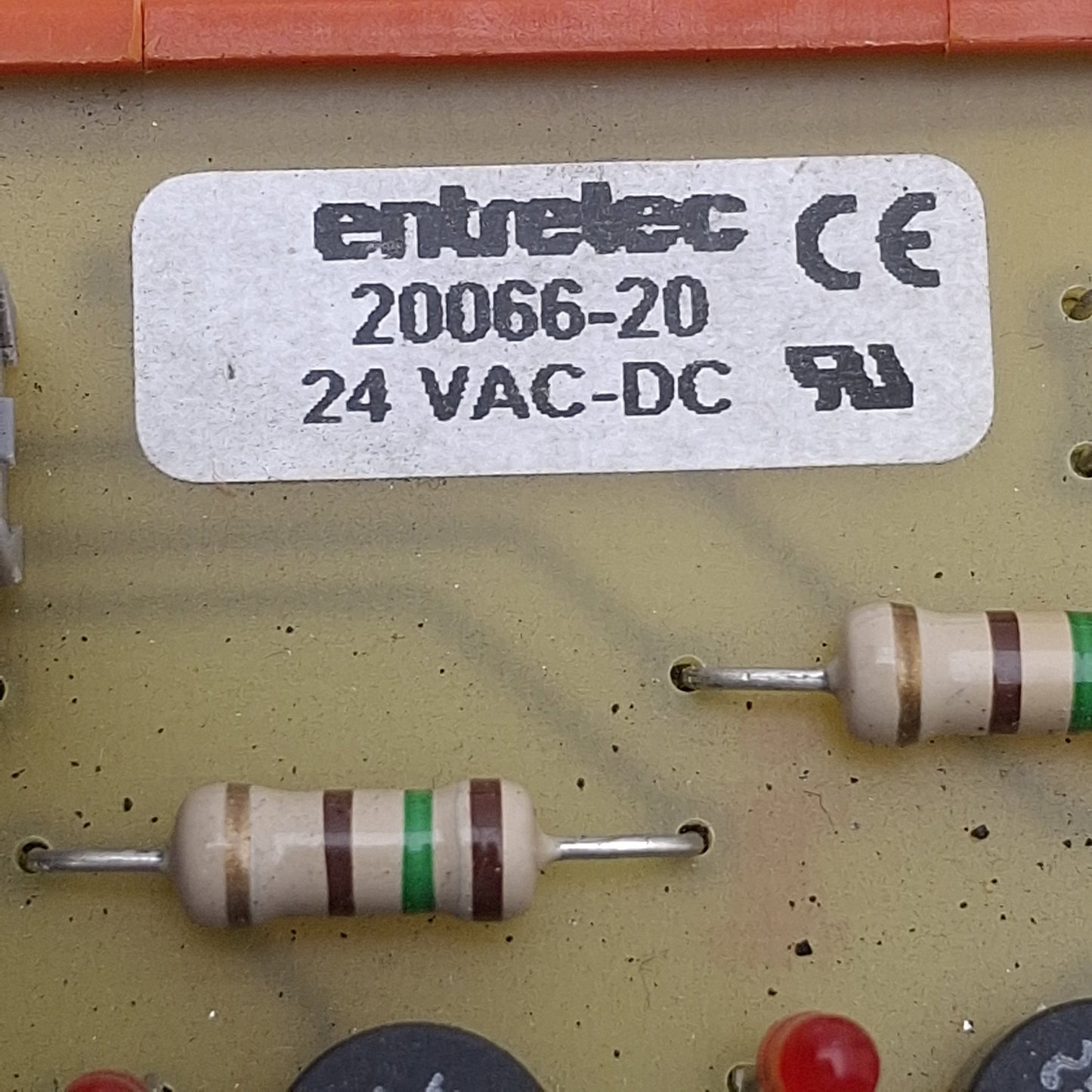 Used Entrelec 20066-20 Relay Interface Module 8-Position, 24VAC/DC, DIN Rail