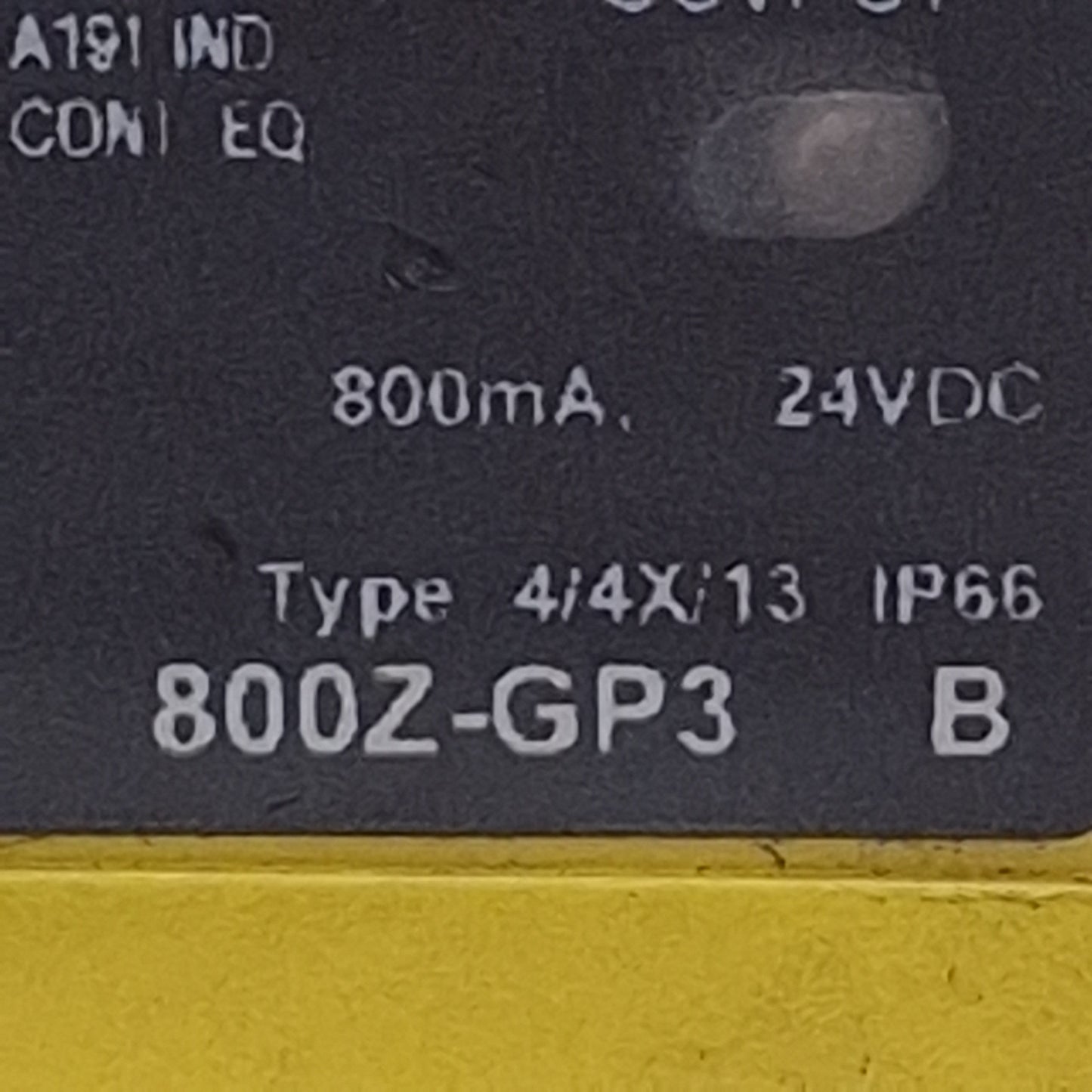 Used Allen Bradley 800Z-GP3Q4 Zero-Force Touch Button 10-30VDC, PNP, 4-Pin QD