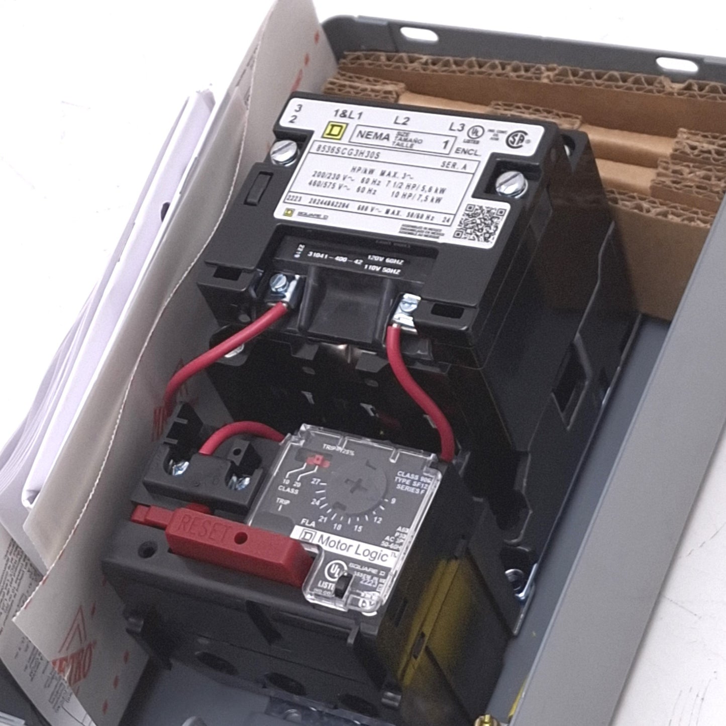 New Square D 8536SCG3V02H30S Motor Starter, 3-Pole 27A, 120VAC Coil NEMA 1 Enclosure