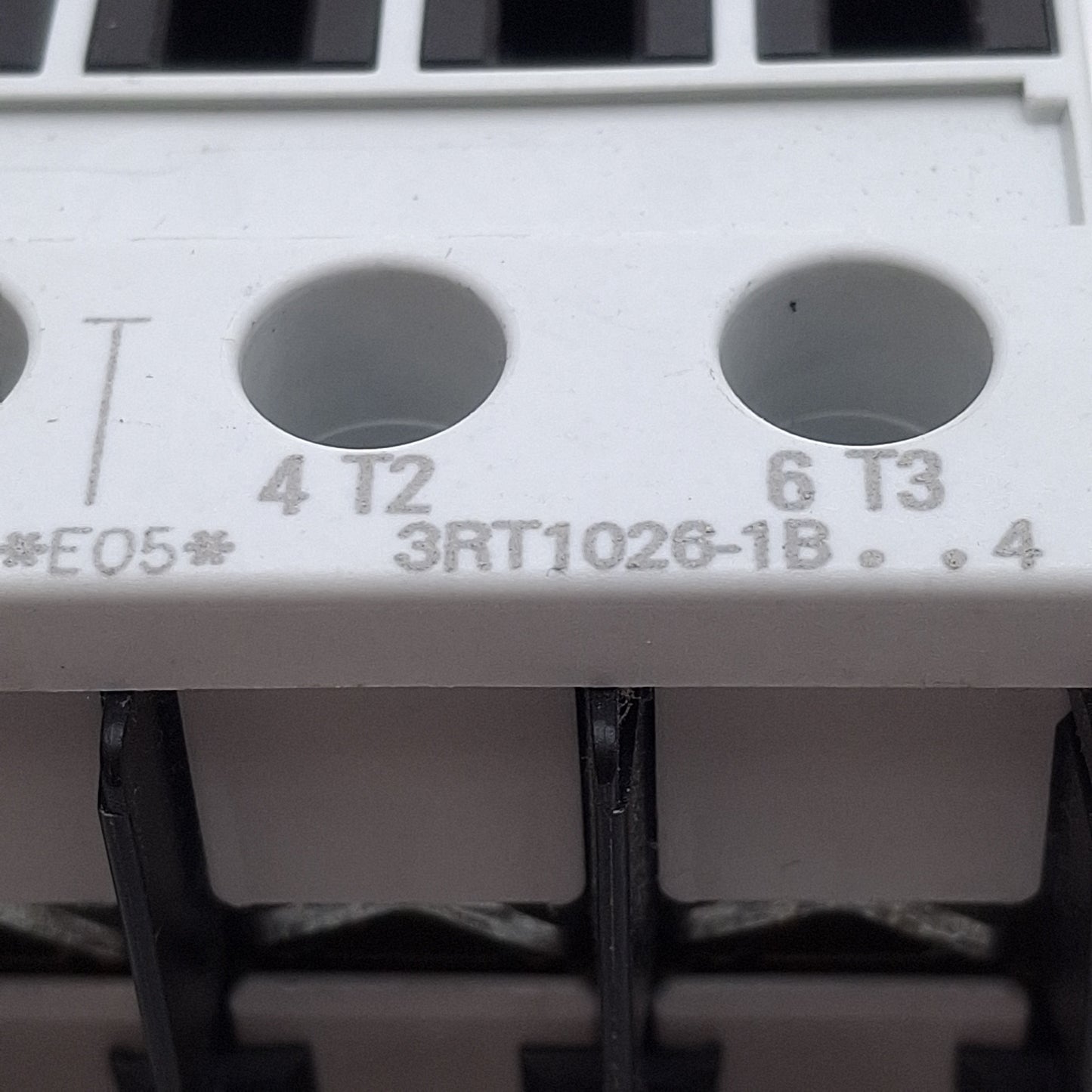 Used Siemens 3RT1026-1BB40 Contactor, 3-Pole, 25A 400VAC, 11kW, 24VDC Coil, DIN Rail