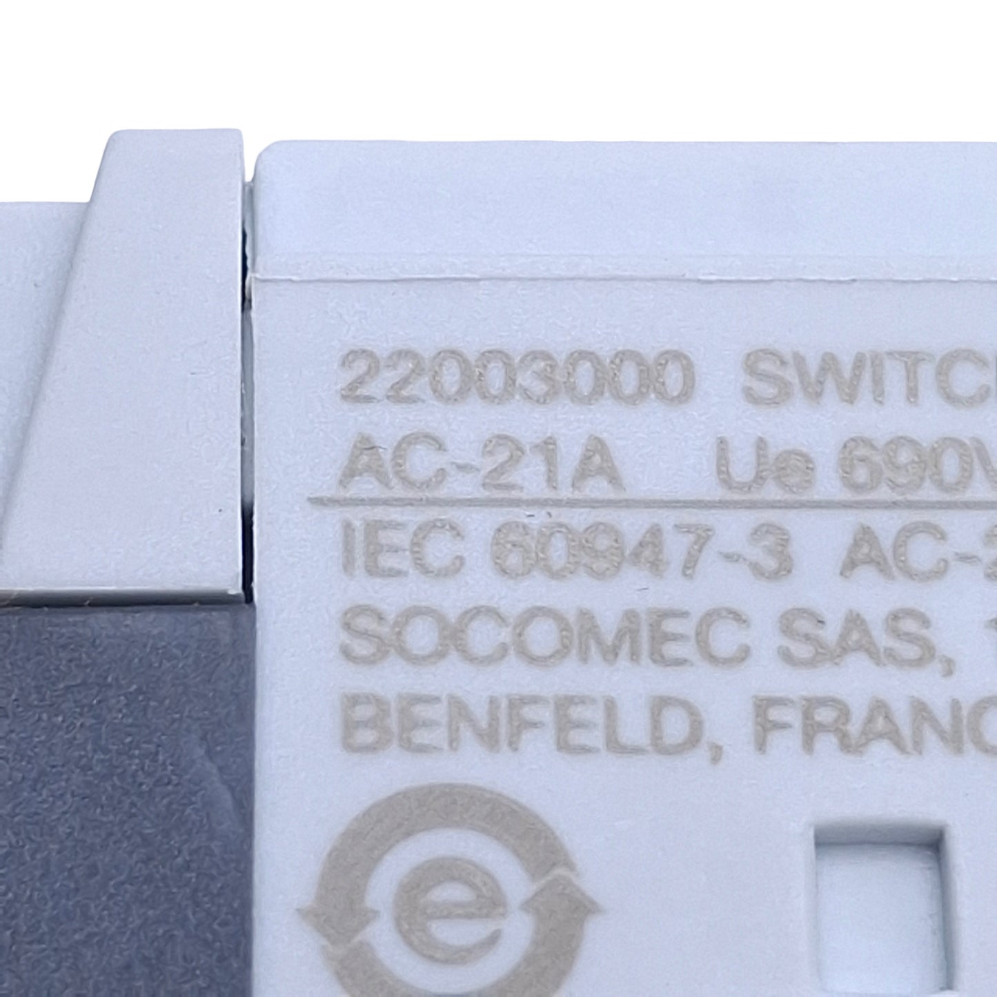 New – Open box Socomec 22003000 Sirco M16 Disconnect Switch 3-Pole, 600VAC 30A, DIN Rail