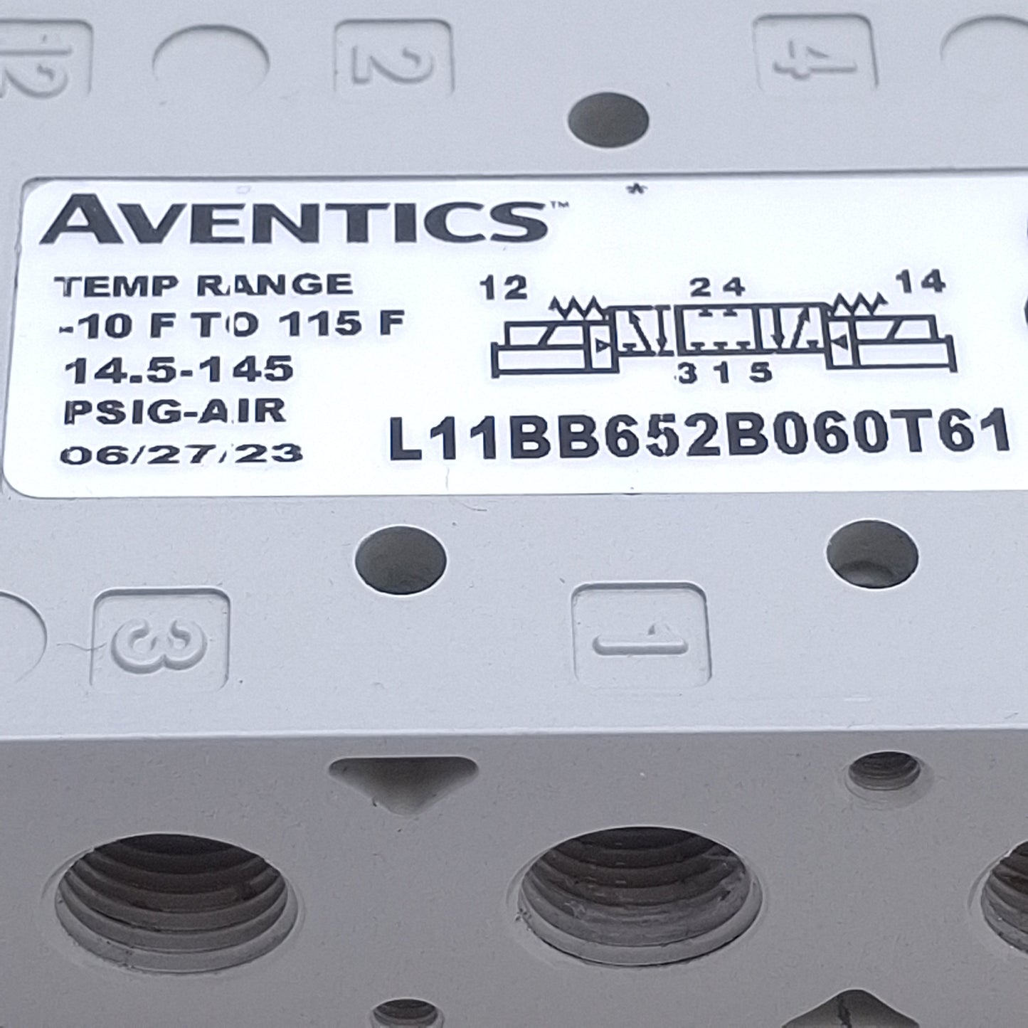 Used Aventics L11BB652B060T61 Solenoid Valve 4-Way 3-Position, 1/8 NPT. 24VDC Coil