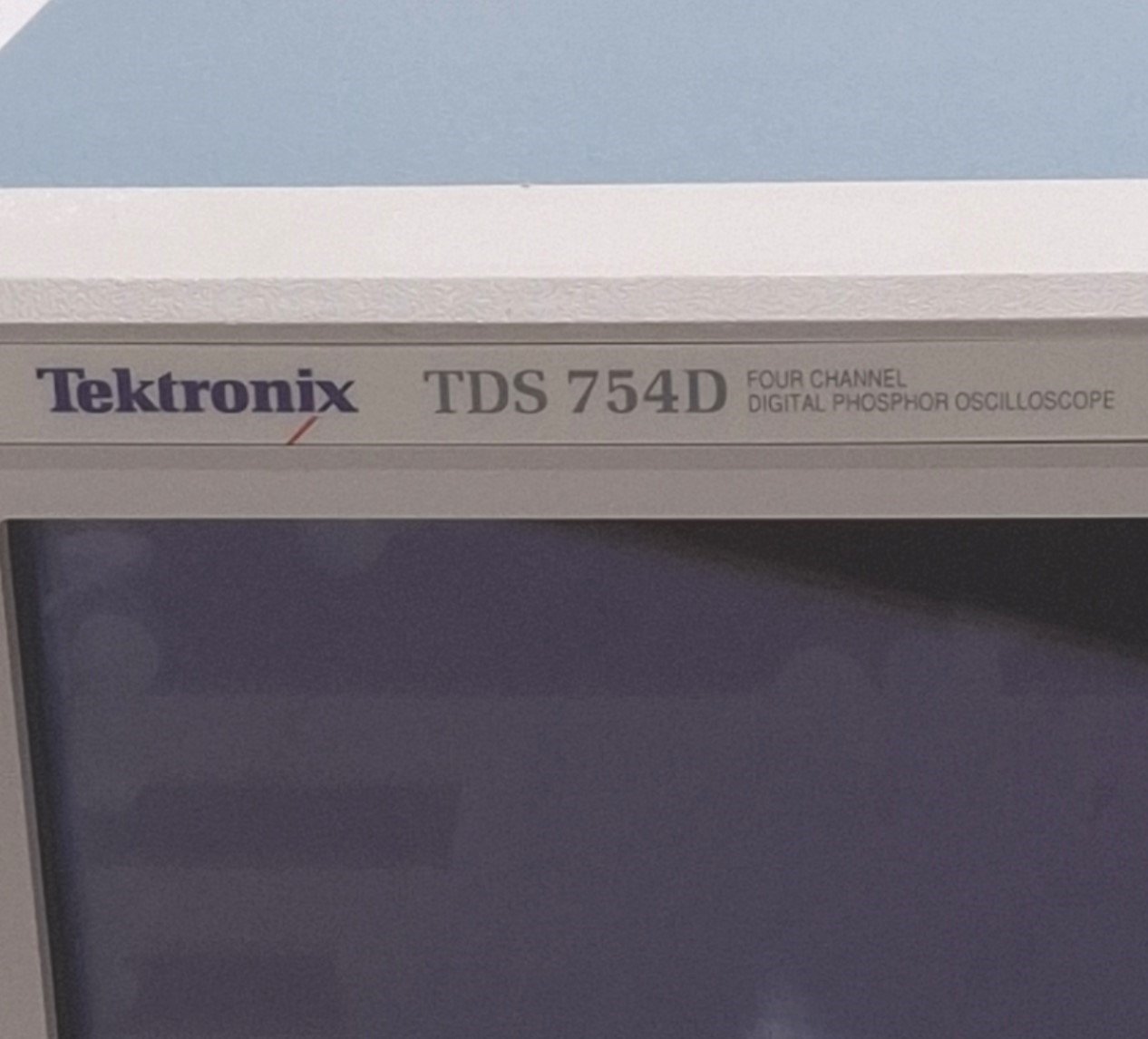 For parts or not working Tektronix TDS754D Digital Phosphor Oscilloscope, 4-Channel, 500MHz 2GS/s, *Dim