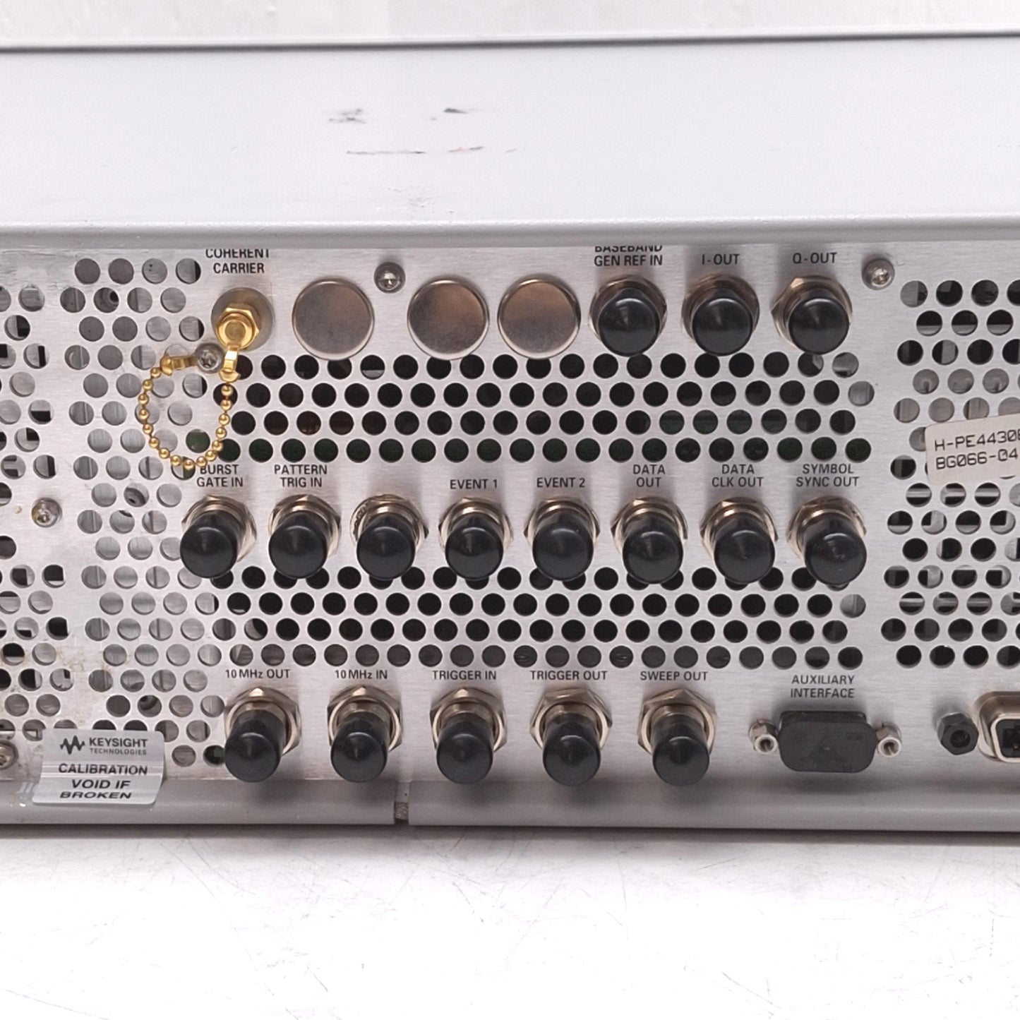 For parts or not working Agilent E4430B ESG-D Series Signal Generator 250kHz-1.0GHz, 240VAC, *For Parts