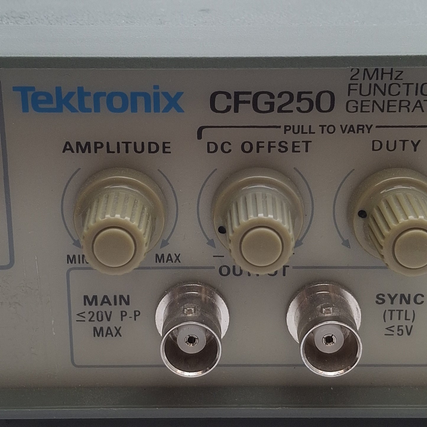 Used Tektronix CFG250 Function Generator 110-240VAC, 1-1M Range, 1:1 to 100:1 Sweep