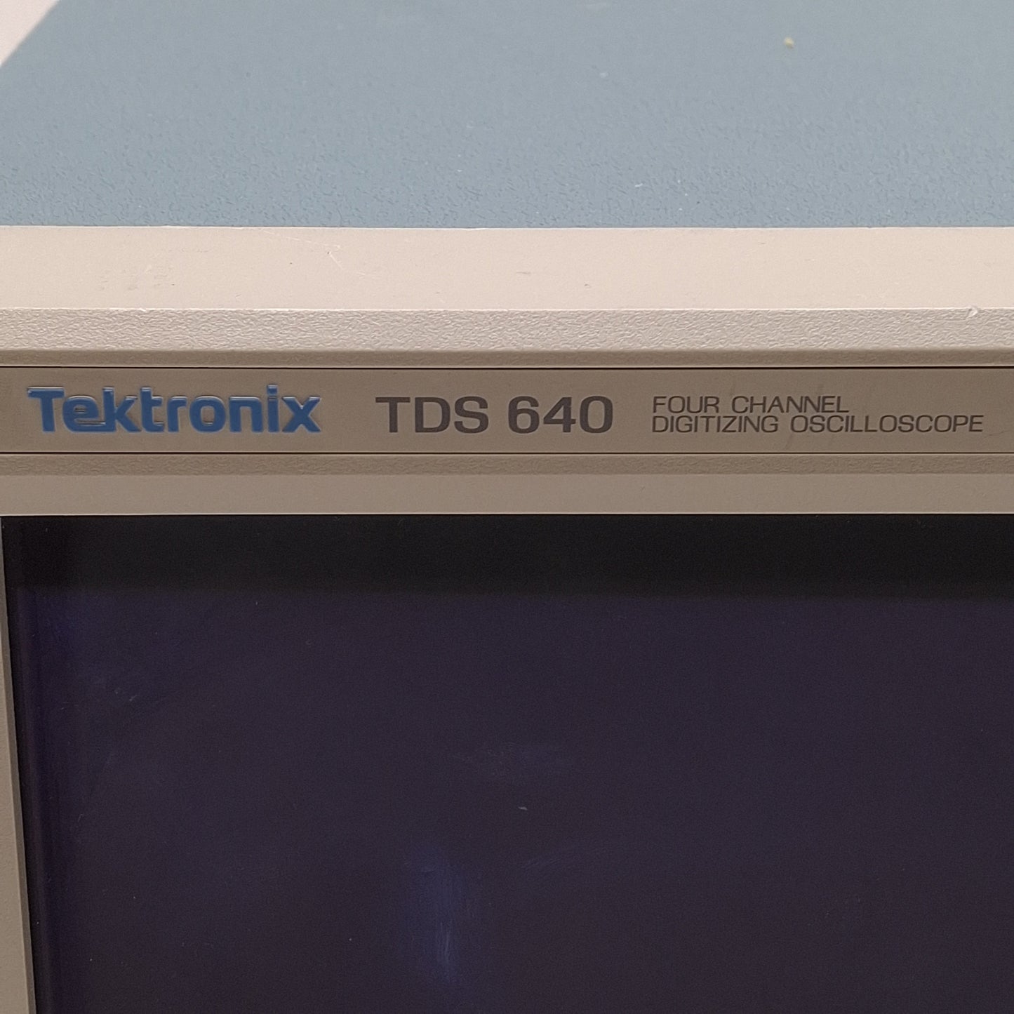 Used Tektronix TDS640 Digitizing Oscilloscope 4-Channel, 500Mhz, 2GS/s, 90-250VAC