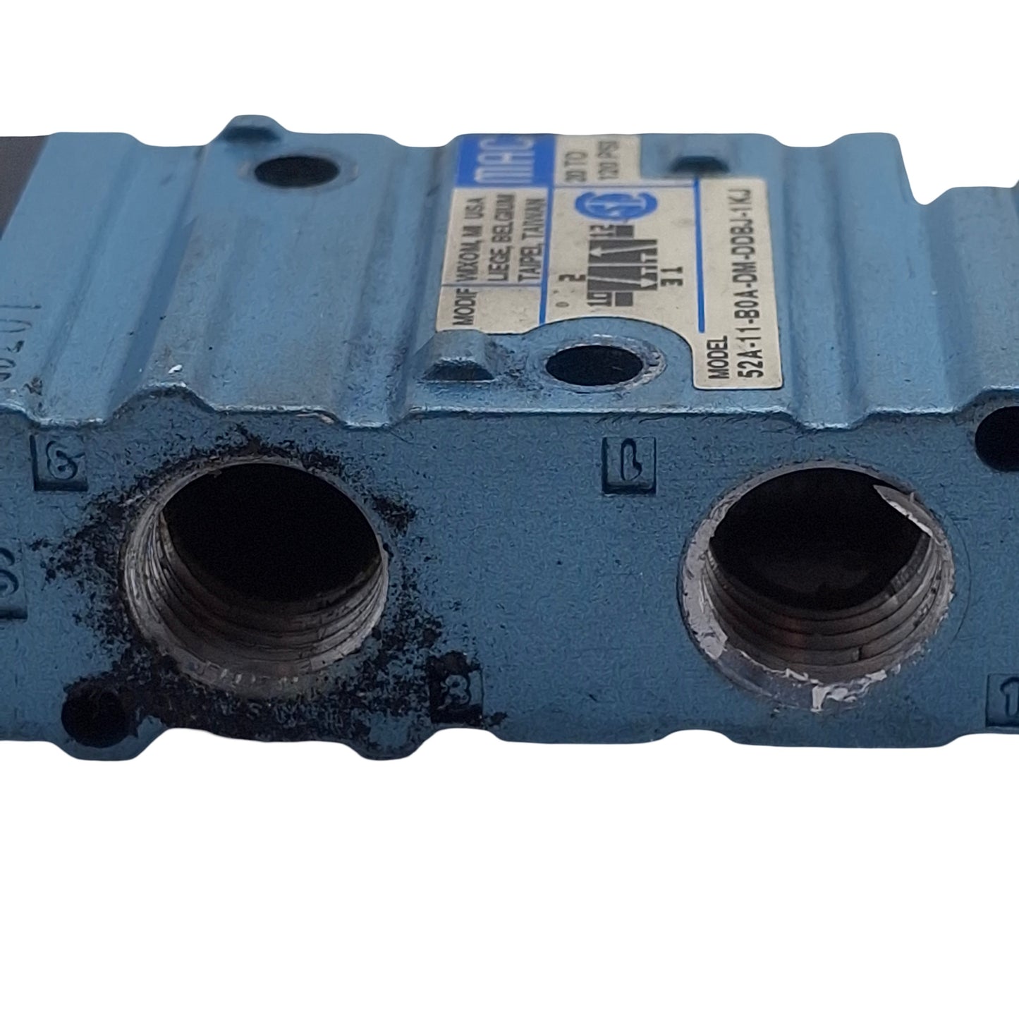 Used Mac 52A-11-B0A-DM-DDBJ-1KJ Solenoid Valve 3/2-Way 1/4 NPT, 20-120psi, 24VDC Coil