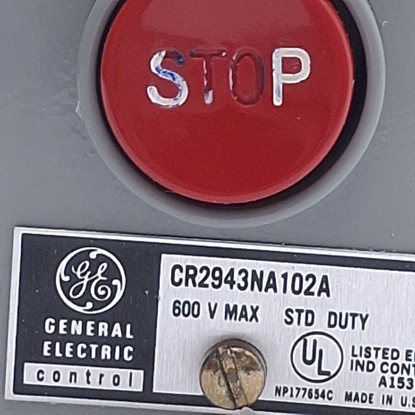 Used General Electric CR2943NA102A Start/Stop Push Button Station 1NO+1NC, 600VAC 10A