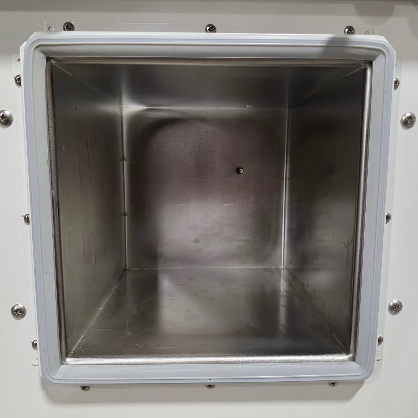 Used VWR 414004-578 Symphony Benchtop Vacuum Oven 20L, 25°C To 200°C, 120VAC 600W