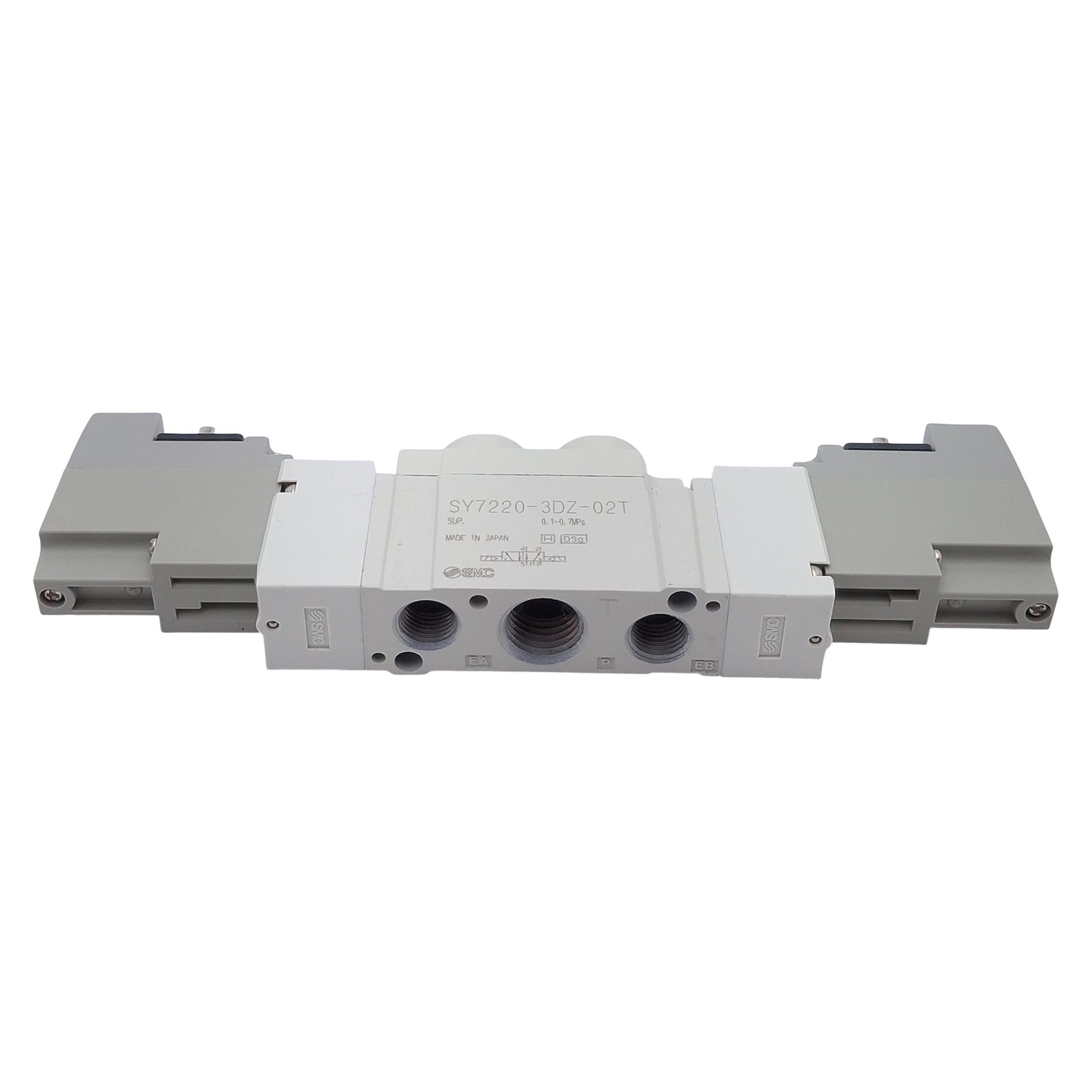 New SMC SY7220-3DZ-02T Solenoid Valve, 5/2-Way, 1/4in NPT, 0.7MPa, 110VAC Coil