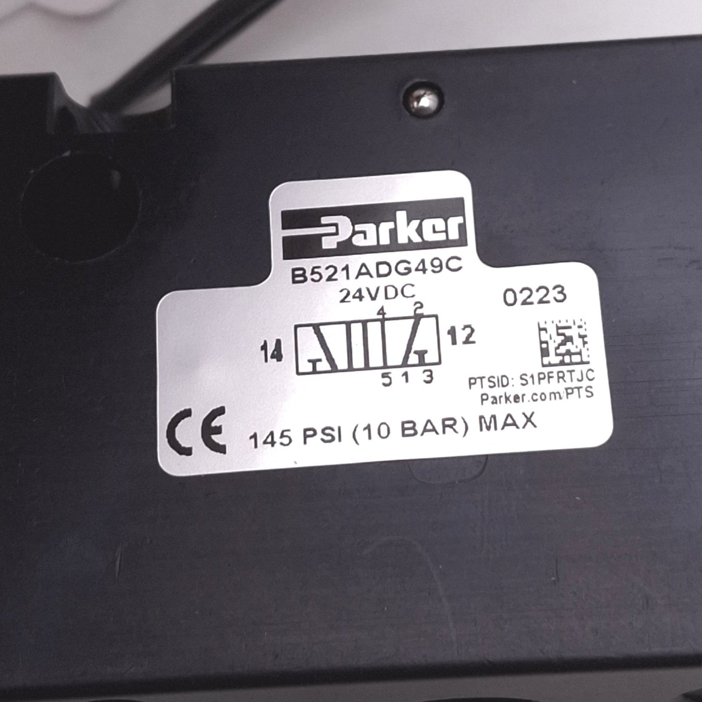 New Parker B521ADG49C Solenoid Valve, 4-Way 2-Position, 1/4in NPT, 10bar, 24VDC Coil