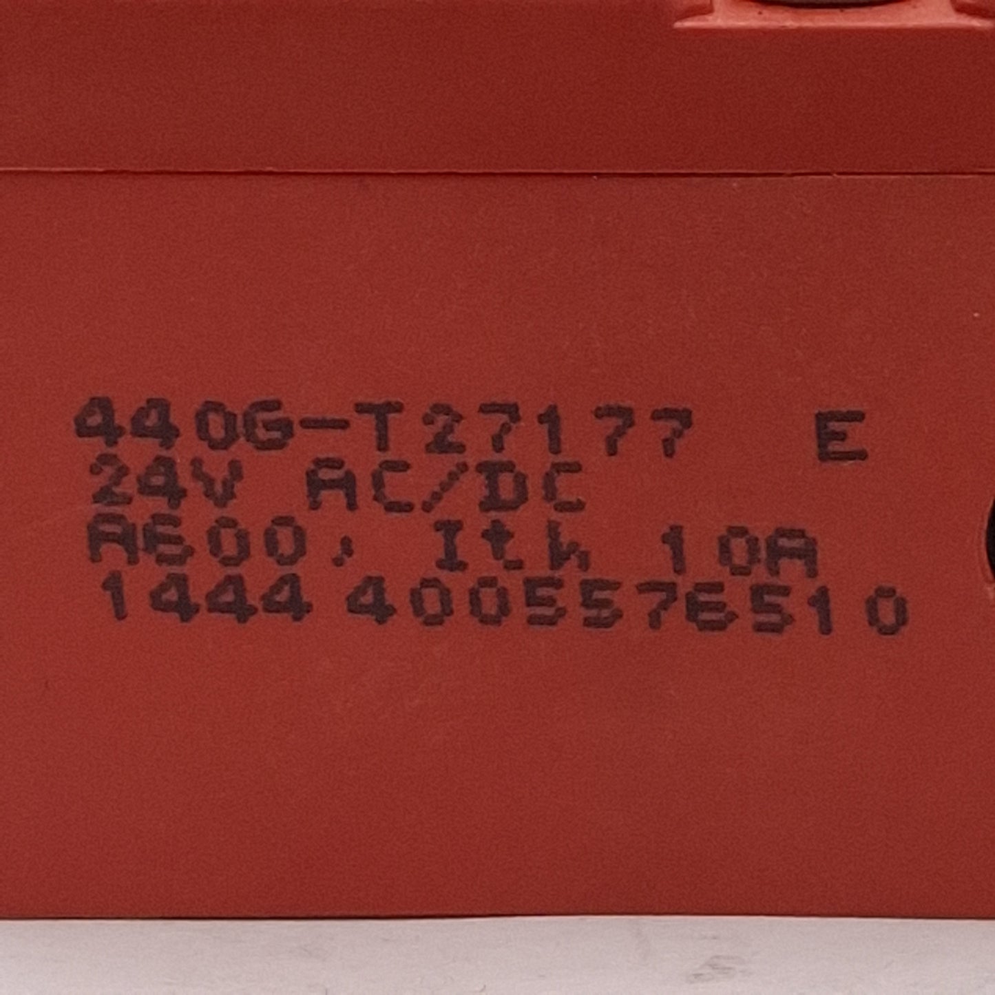 Used Allen Bradley 440G-T27177 TLS-GD2 Guardmaster Safety Switch 24VAC/DC *No Key*