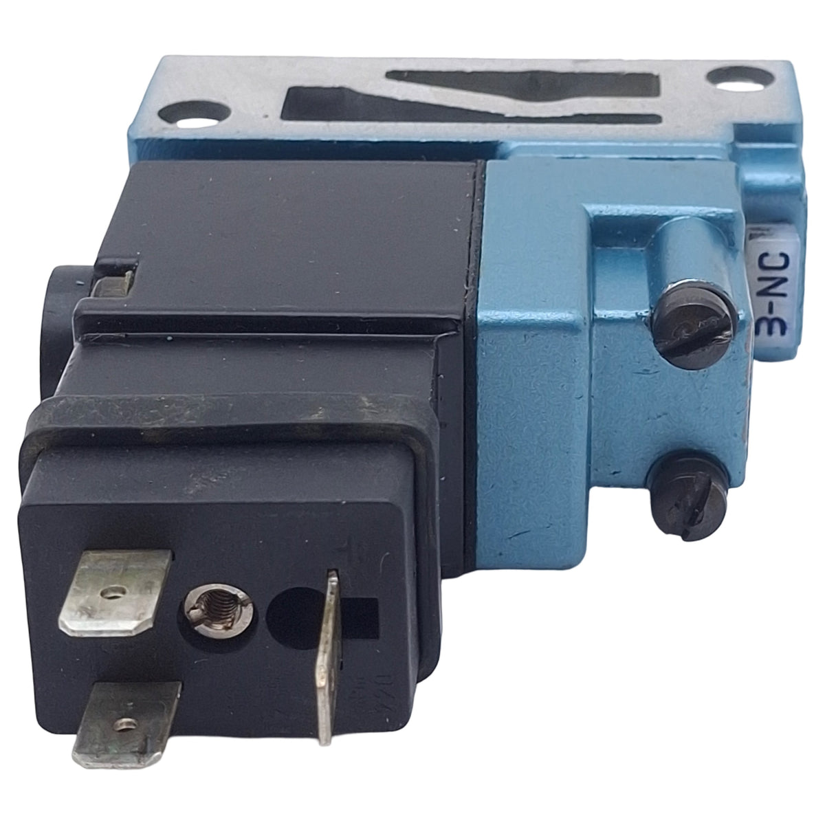 Used Mac 132B-501JB Solenoid Valve, 3/2-Way NO-NC, 1/8in NPT, Vac-150psi, 24VDC Coil