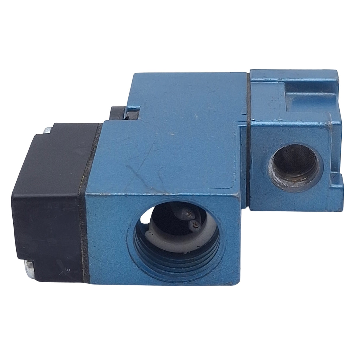 Used Mac 113B-111AAAA Solenoid Valve, 3/2 NO-NC, 1/4in NPT, 150psi, 110/120VAC Coil