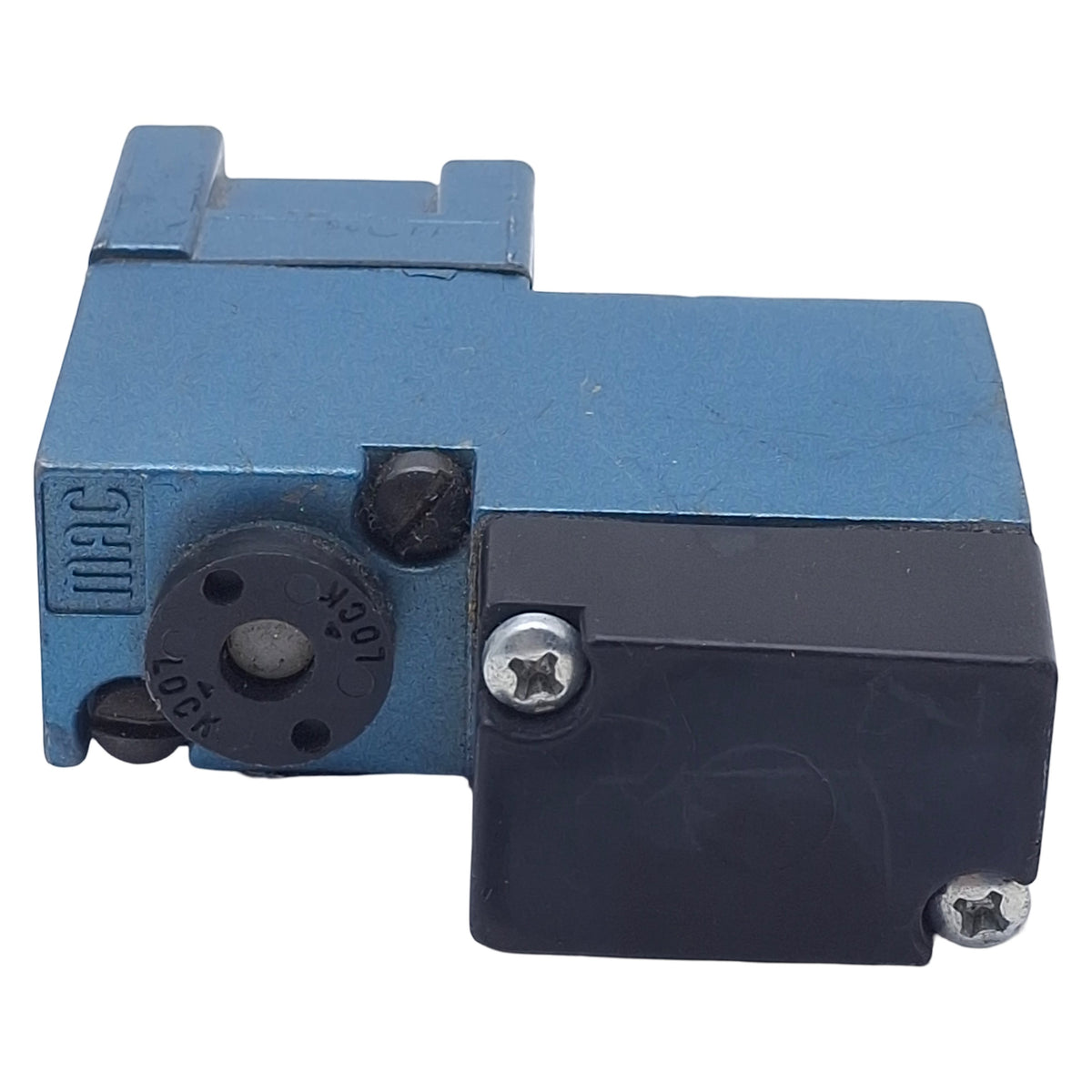 Used Mac 113B-111AAAA Solenoid Valve, 3/2 NO-NC, 1/4in NPT, 150psi, 110/120VAC Coil
