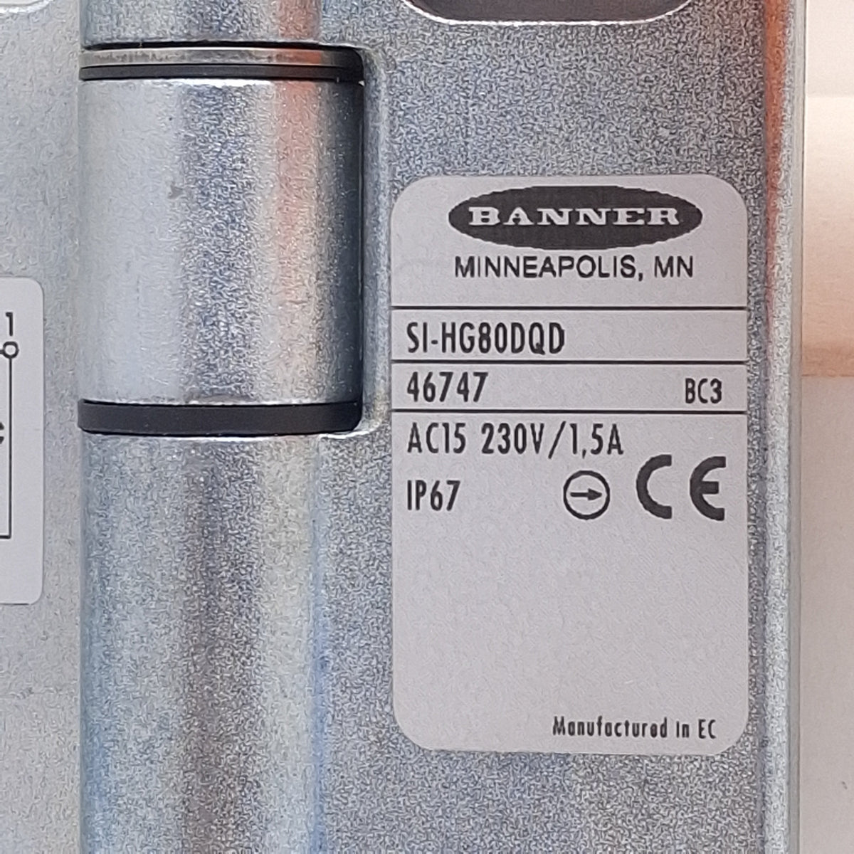 New Banner SI-HG80DQD Hinge Safety Interlock Switch, SPDT 1NC/1NO, 230VAC, 4-Pin M12