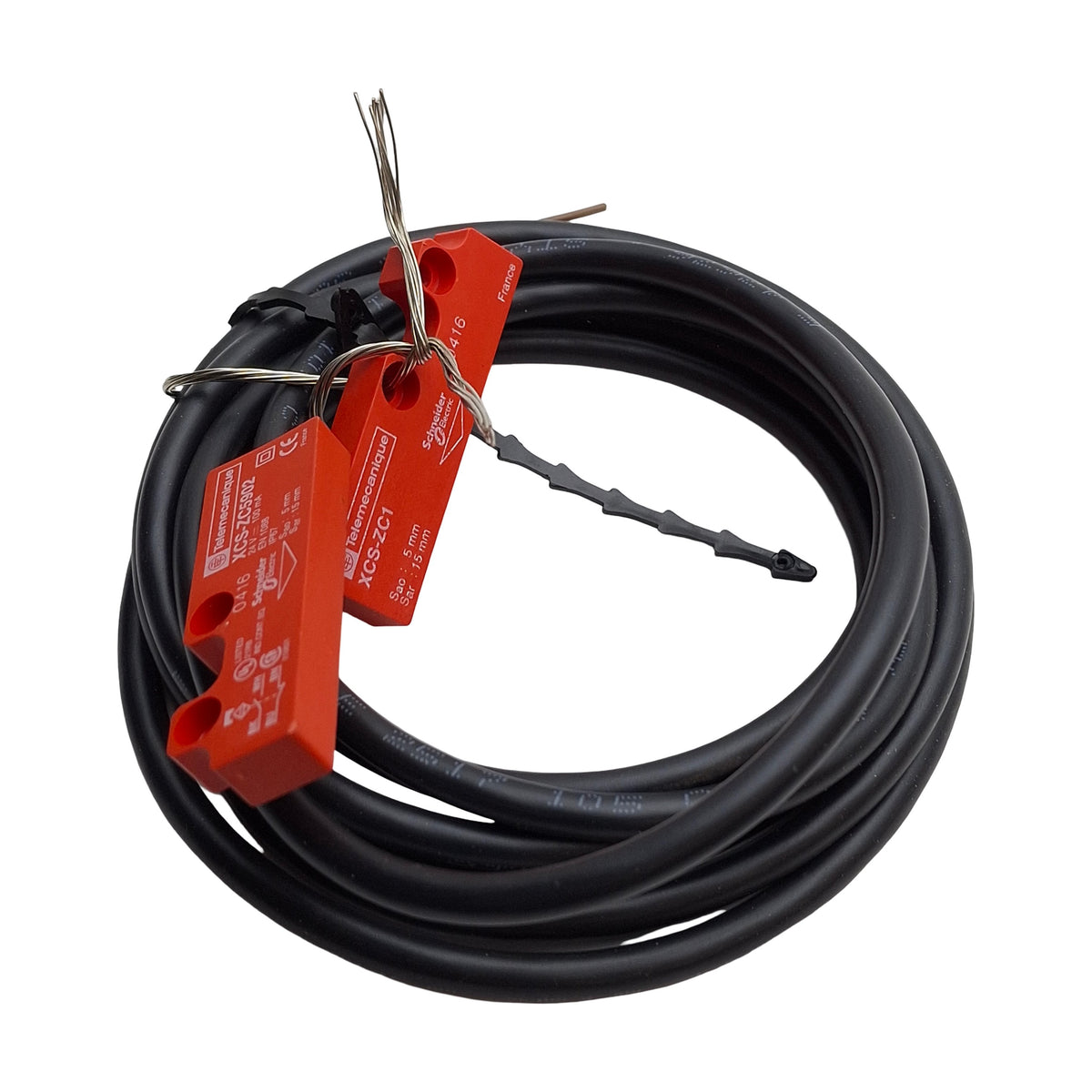 New – Open box Telemecanique XCSDMC5902 097168 Magnetic Switch, 1NO+1NC, 24VDC, 2 Meter Cable