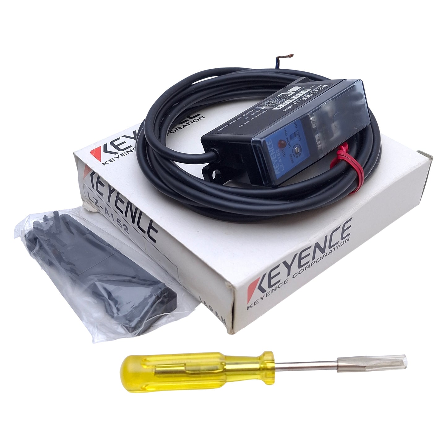 New Keyence LZ-A152 Photoelectric Laser Sensor Amplifier Unit NPN, 12-24VDC 60mA