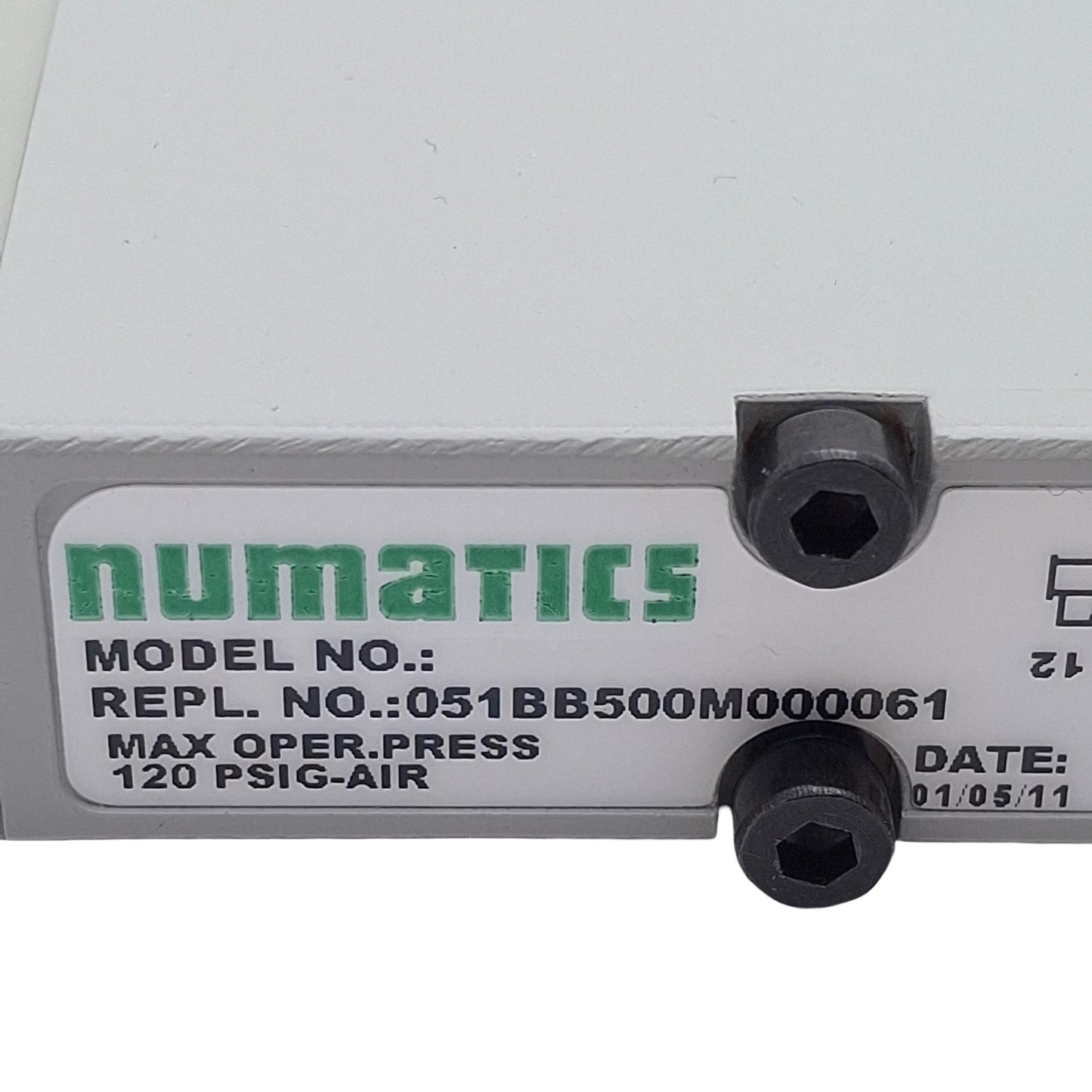 New Numatics 051BB500M000061 Solenoid Valve, 4-Way 2-Position, 120psi, 24VDC Coil