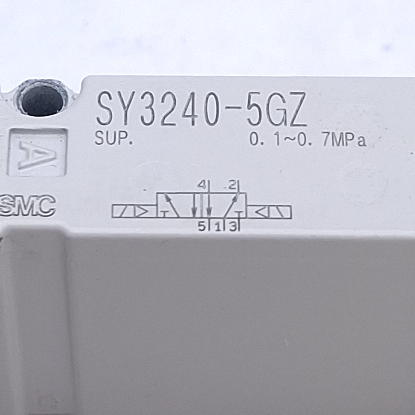 Used SMC SY5240-5GZ Solenoid Valve 2-Position, 5-Port, 0.1-0.7MPa, 24VDC Coil
