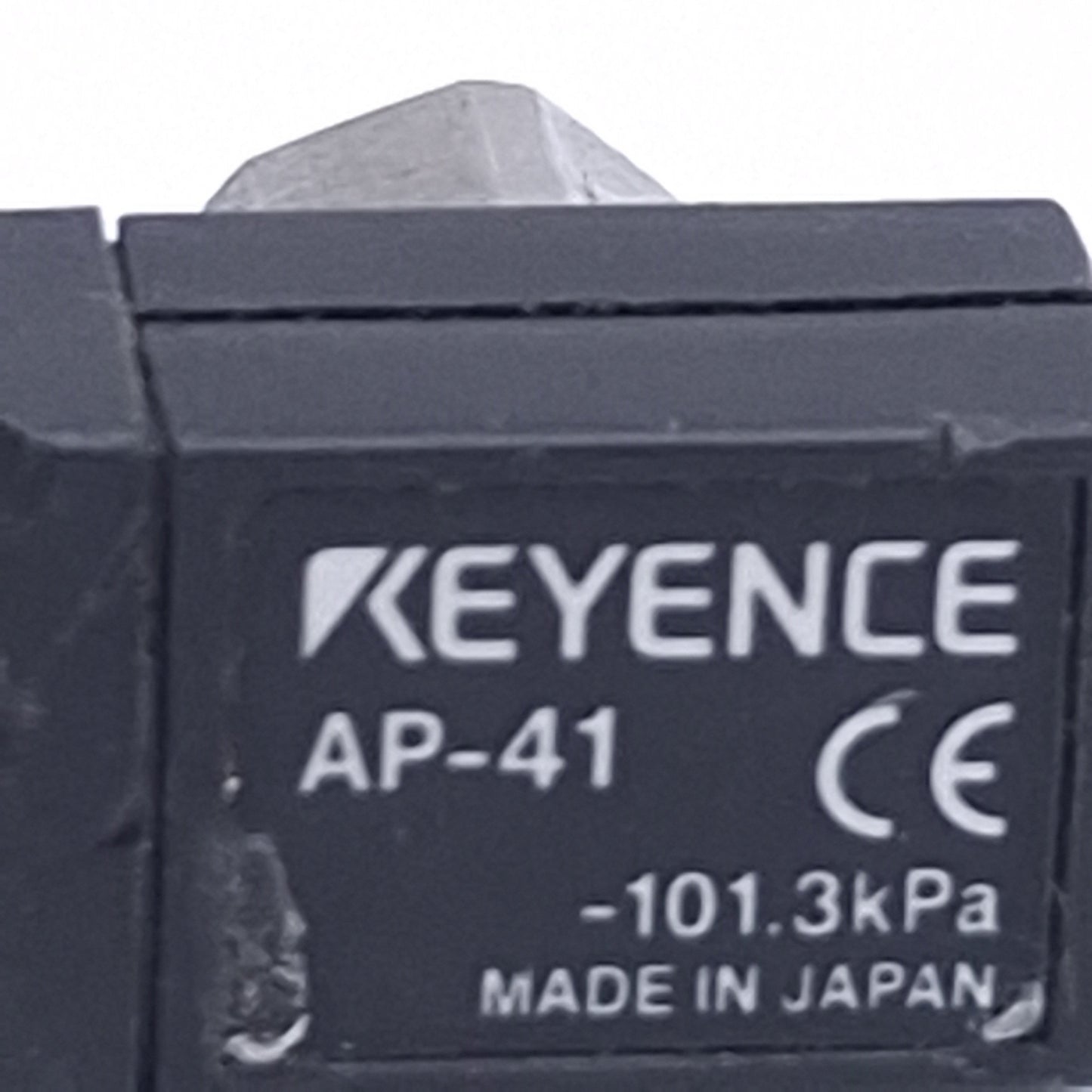 Used Keyence AP-41 Pressure Sensor Head, 0 to -101.3kPa, M5 Male Port, 10ft Length