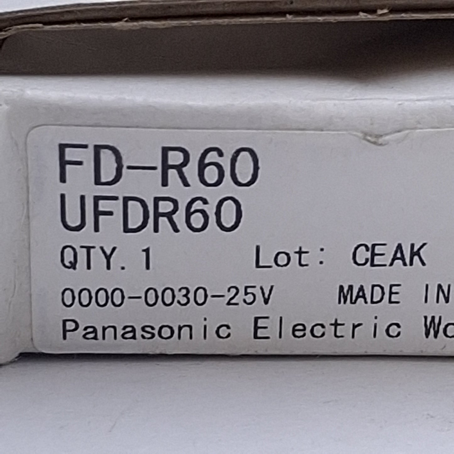 New Panasonic FD-R60 Right Angle Fiber Optic Sensor 290mm Range, M6 Head, 2m Cable