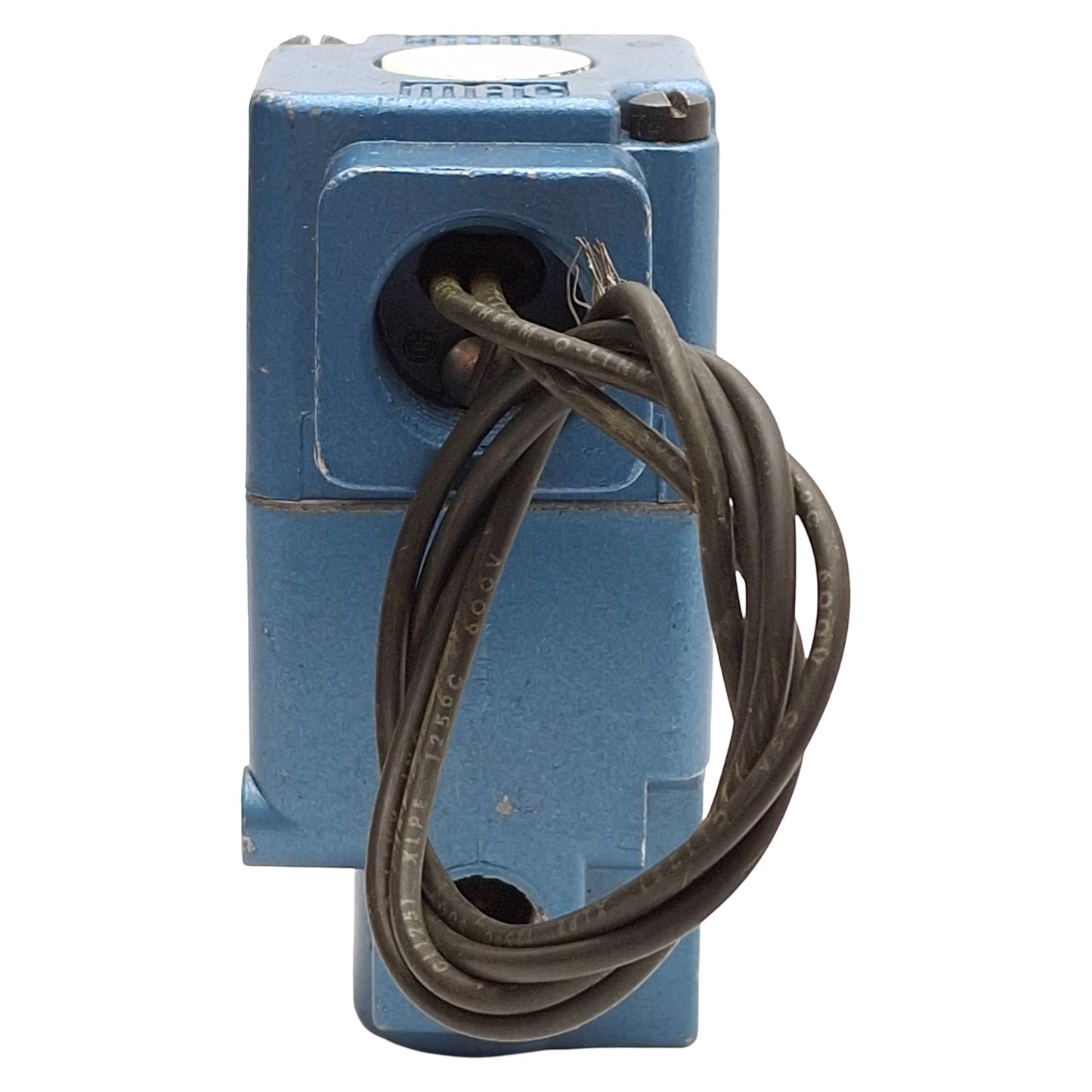 Used Mac 225B-111CA Solenoid Valve, 3/2-Way, 150psi, 1/4in NPTF, 120VAC/24VDC Coil