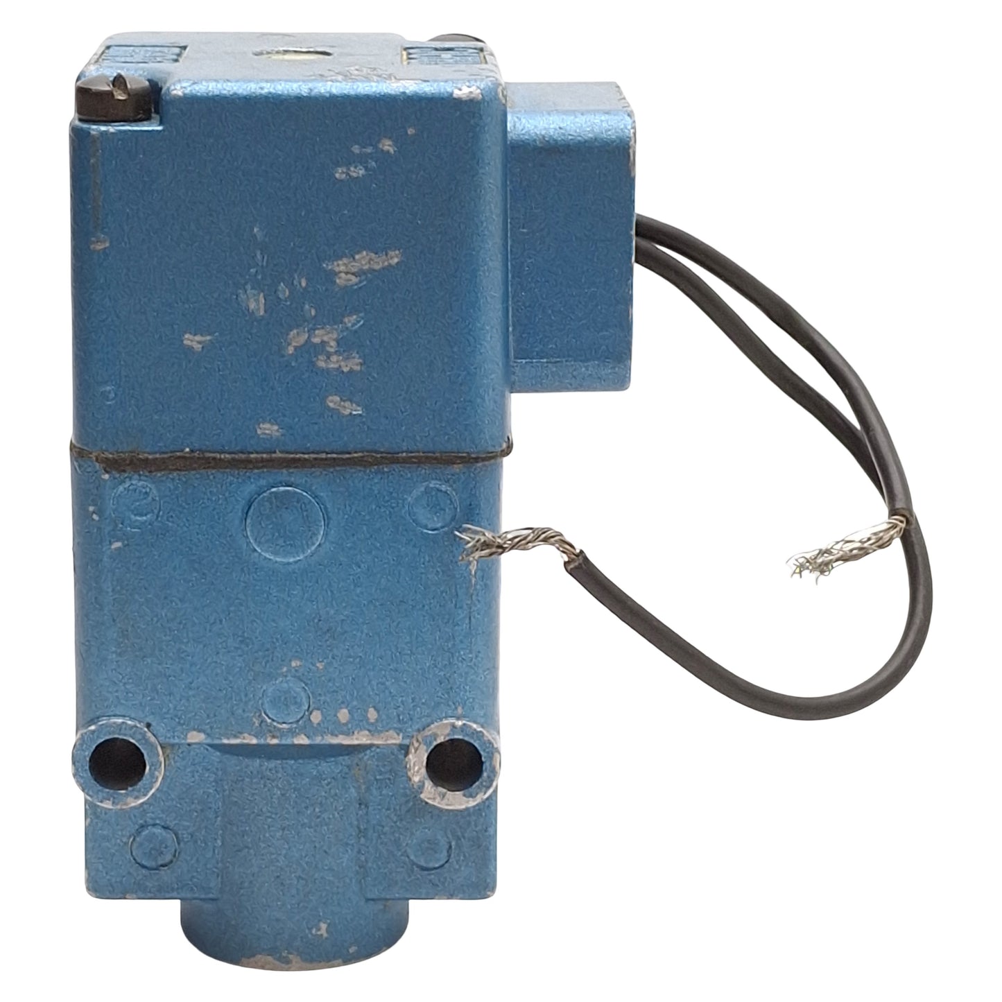 Used Mac 225B-111C Solenoid Valve, 3/2-Way, 150psi, 1/4in NPTF, 120VAC/24VDC Coil