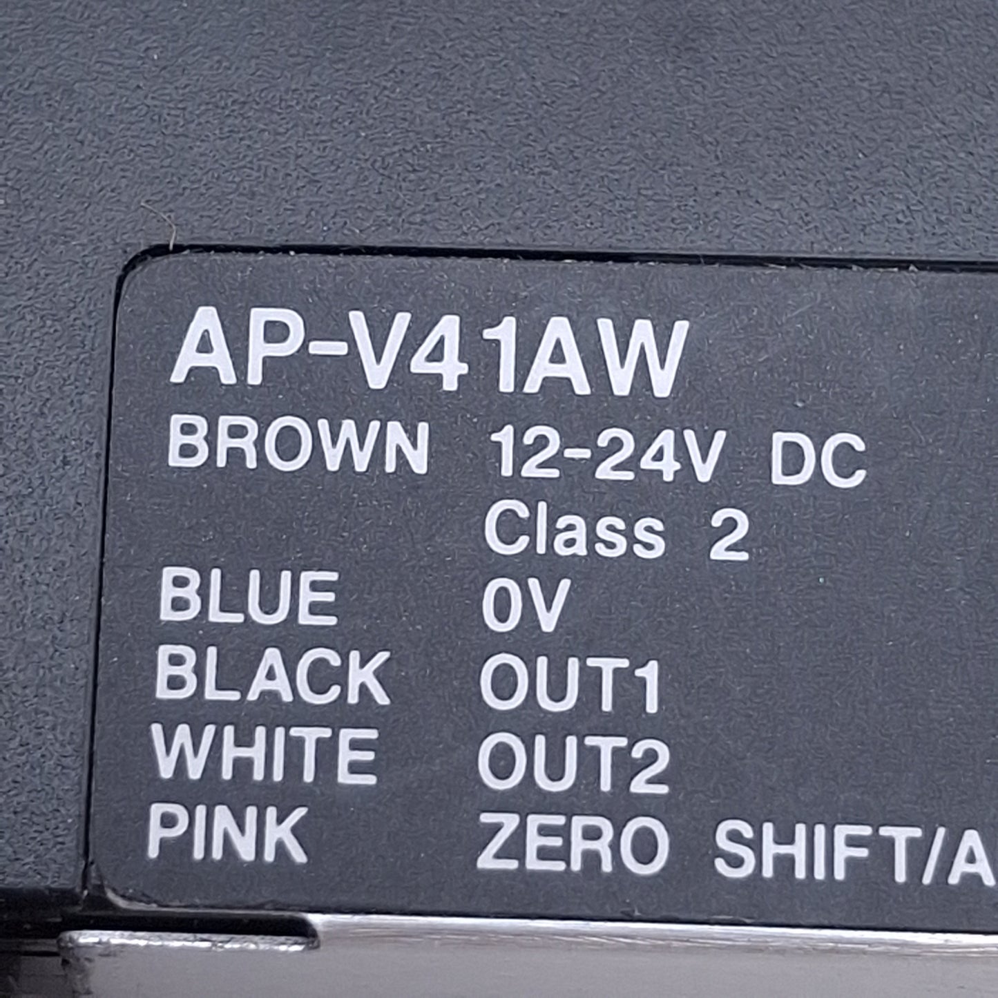 Used Keyence AP-V41AW Pressure Sensor Amplifier NPN, 12-24VDC, 6ft Cable, DIN Rail