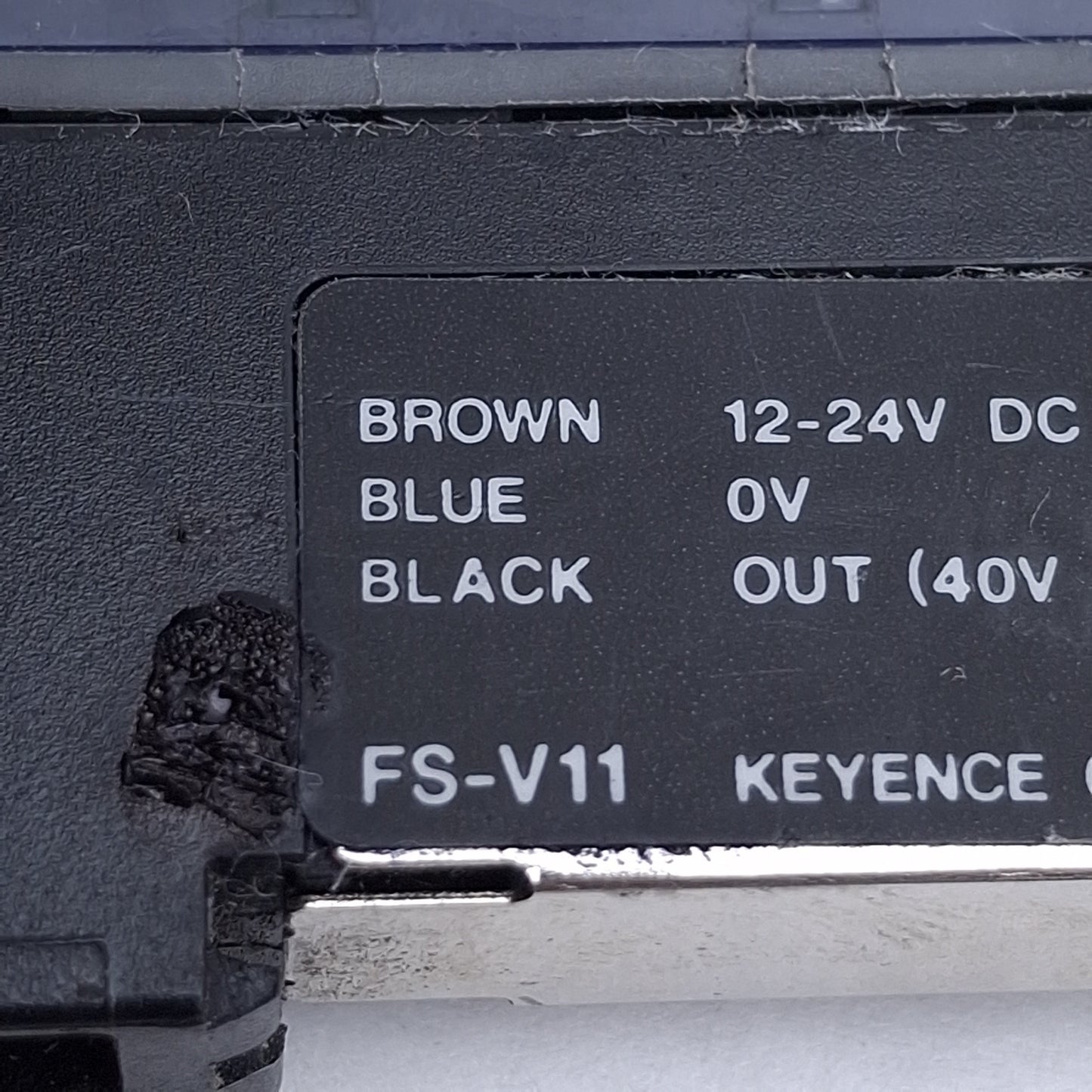 Used Keyence FS-V11 Fiber Optic Sensor Amplifier, NPN, 250µs RT, 12-24VDC, 6ft