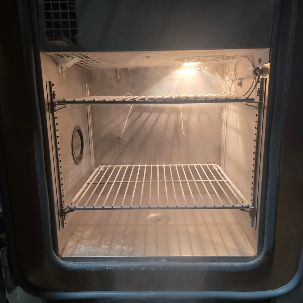 Used Tenney T2RC Test Chamber Temperature/Humidity 2CuFt, -75°C To 200°C, 115V 18A
