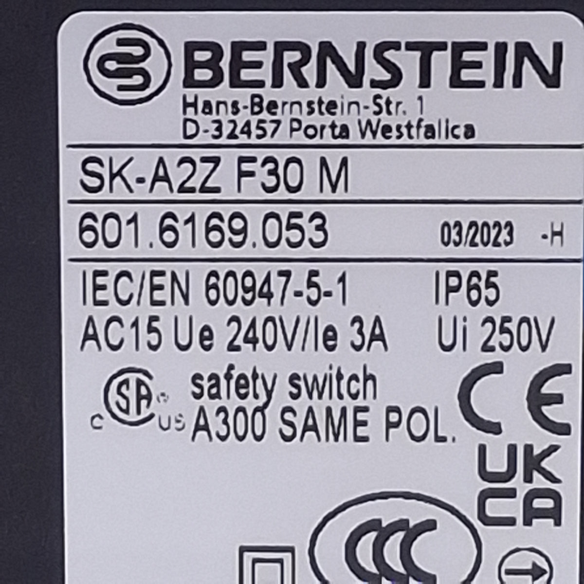 New – Open box Bernstein SK-A2Z F30 M Compact Safety Interlock Switch w/Key, 2NC, 250VAC 10A