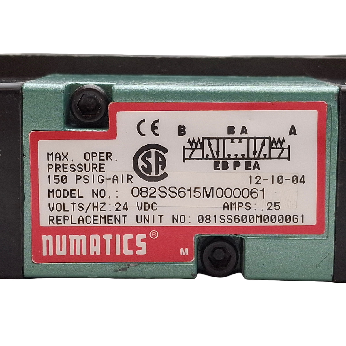 Used Numatics 082SS615M000061 Solenoid Valve, 4-Way 3-Position, 1/4 NPTF, 24VDC Coil